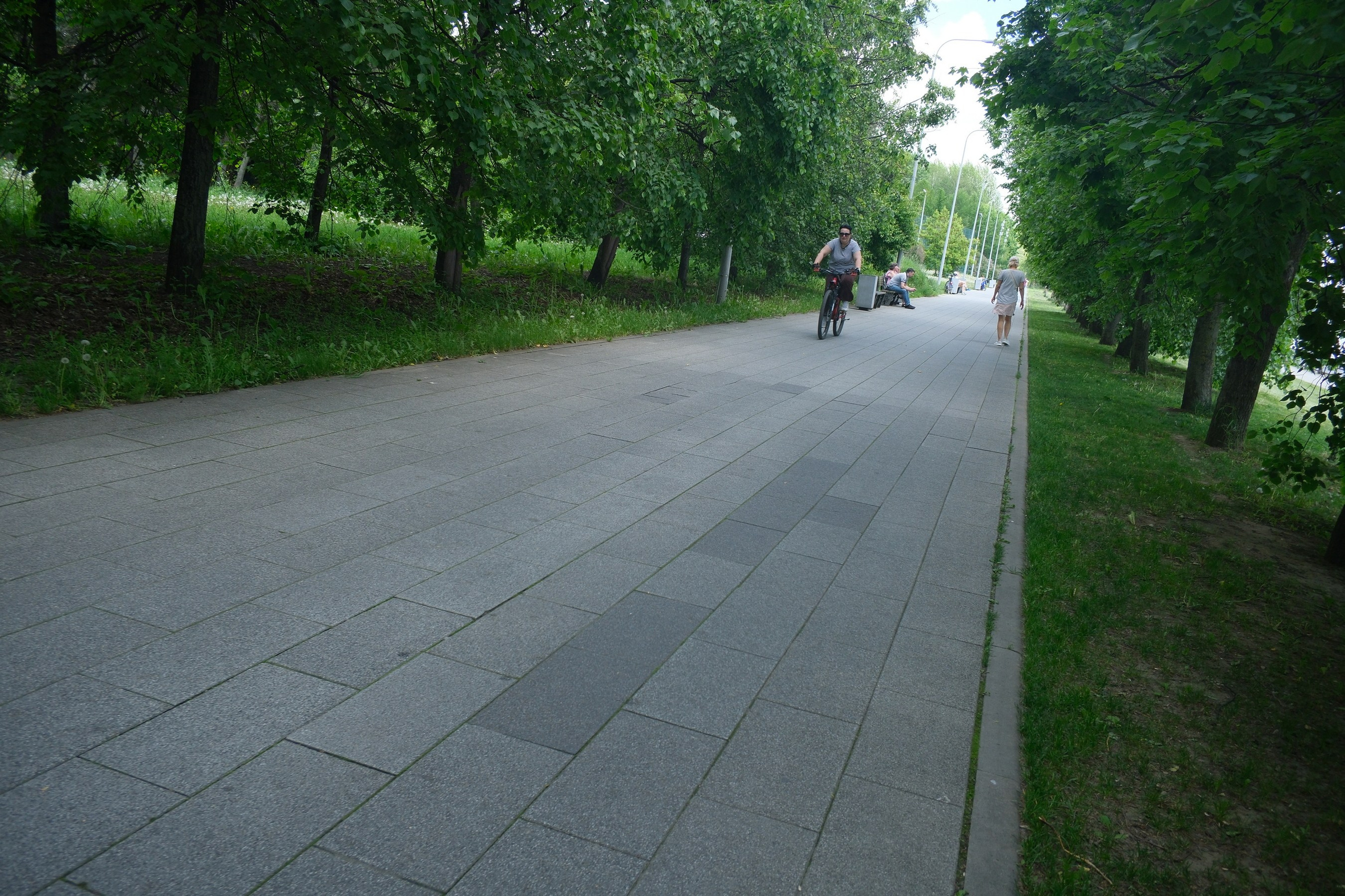 Парк 850 лет Москве. Снято на Voigtlander 18/2,8 Color-scopar. Улица, люди, жизнь…