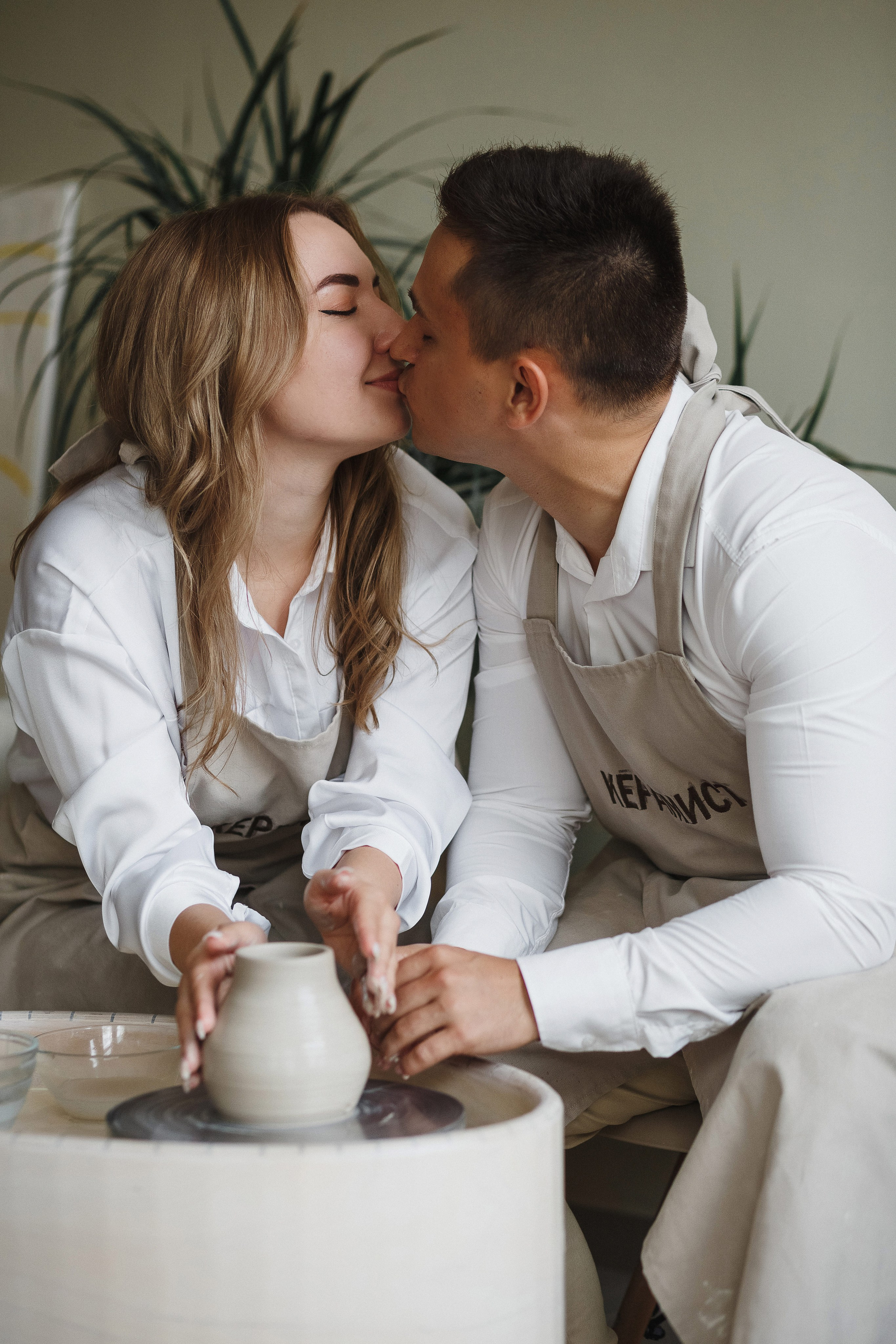 Гончарная мастерская «Керамист» Таганрог — фотосессия Димы и Яны на улице Смирновский. Свадебный и семейный фотограф в Таганроге Бакарюк Антон