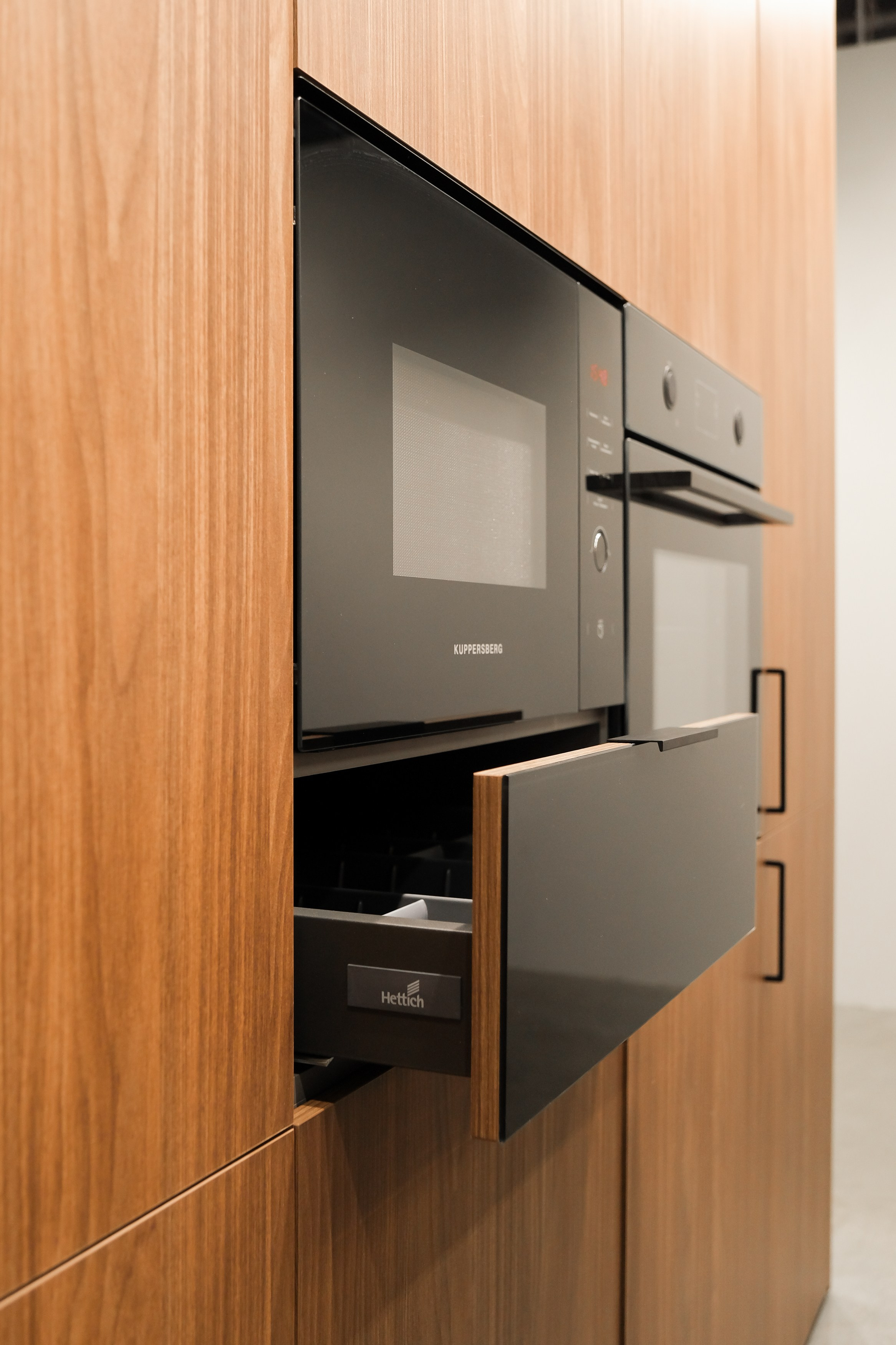 Студия мебели на заказ в Томске ГУДРУМ ТЦ Оранжевое Небо. ГУДРУМ — Мебель на заказ в Томске | Кухни | Шкафы | Стулья и Столы