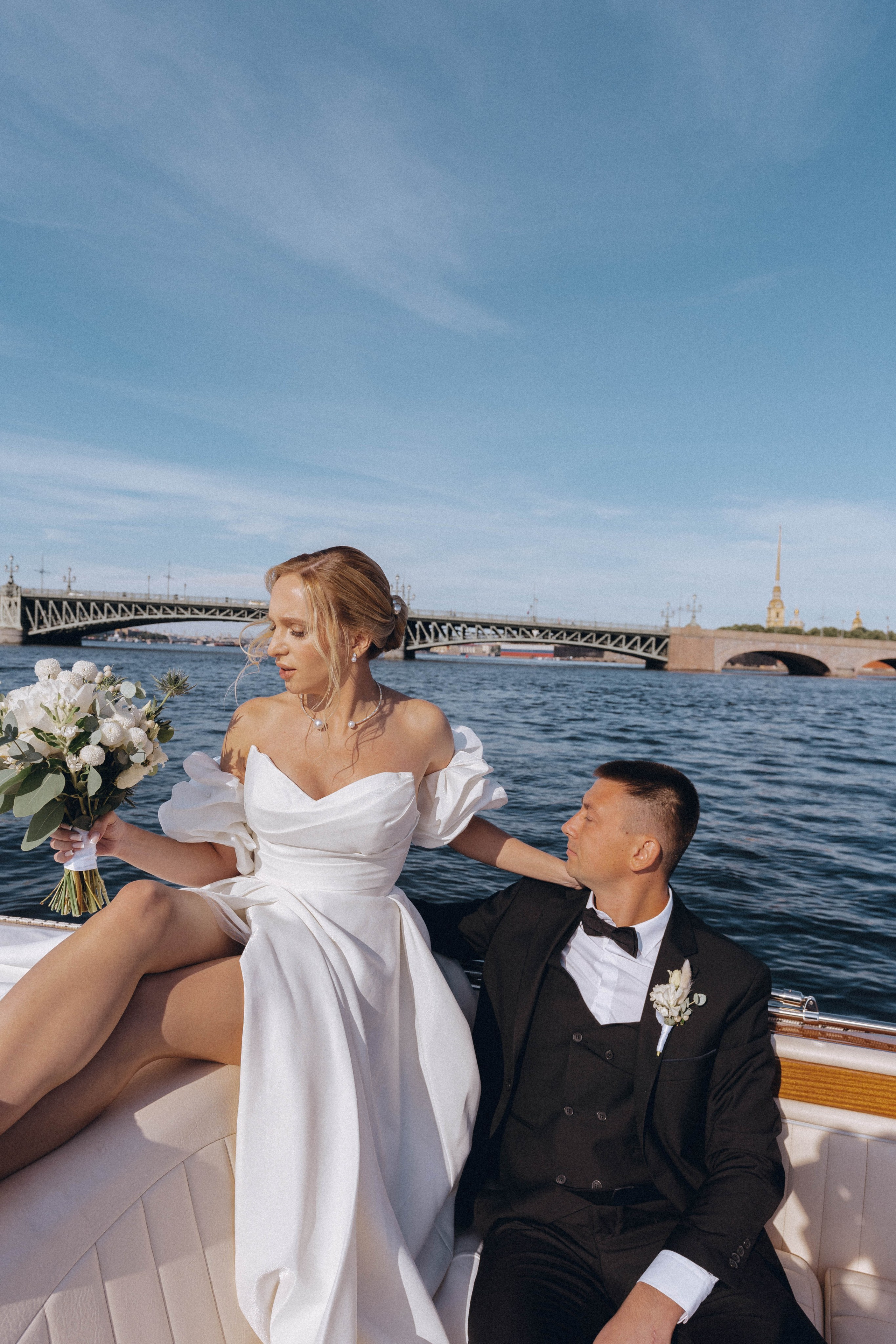 СВАДЕНБНАЯ СЬЕМКА НА КАТЕРЕ ПО КАНАЛАМ САНКТ-ПЕТЕРБУРГА И В АКВАТОРИИ НЕВЫ. Профессиональный фотограф, Санкт-Петербург — Виктория Богомолова