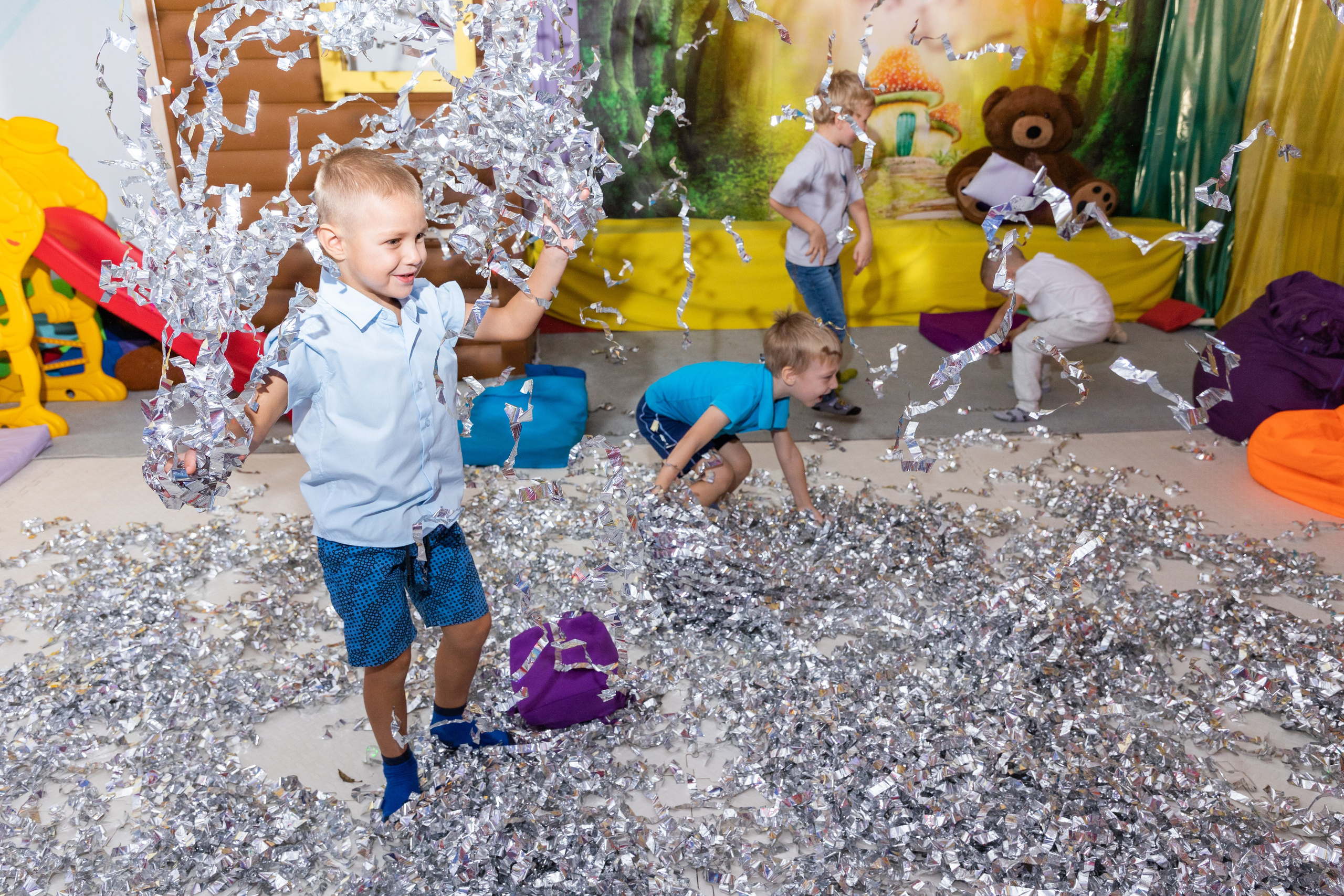 День Рождение в детском центре Качели. Выпускные альбомы во Владивостоке