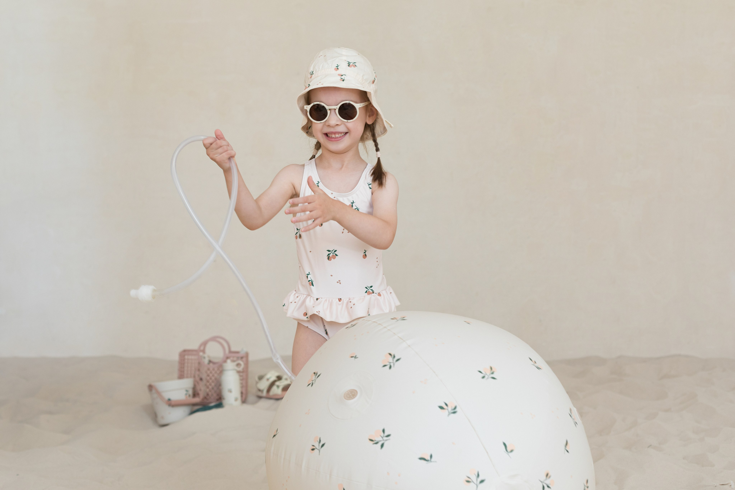 Фотосессия в песке для детского бренда. Детский и контент фотограф Надя Волкова Санкт-Петербург