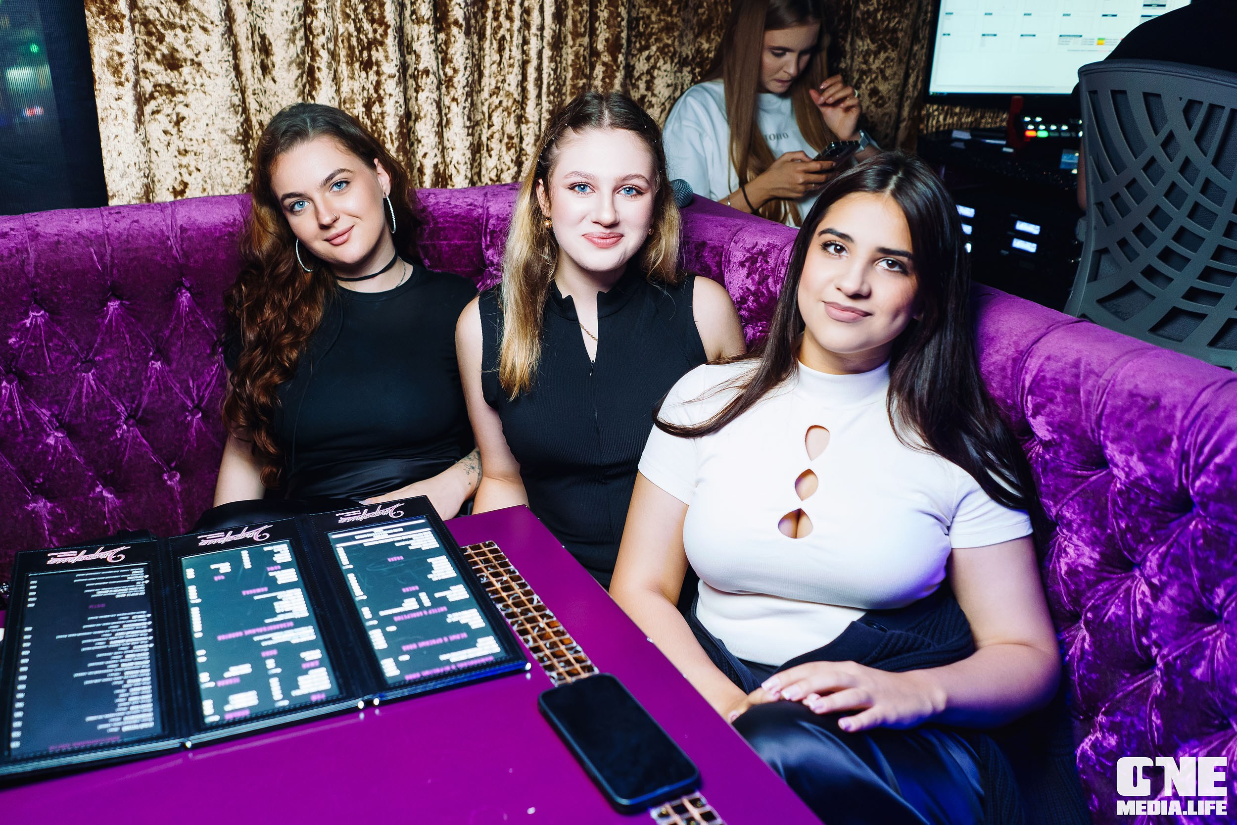 Фоторепортаж из караоке-клуба Эйфория. One Media Life: фоторепортажи, фотоотчеты с мероприятий и заведений