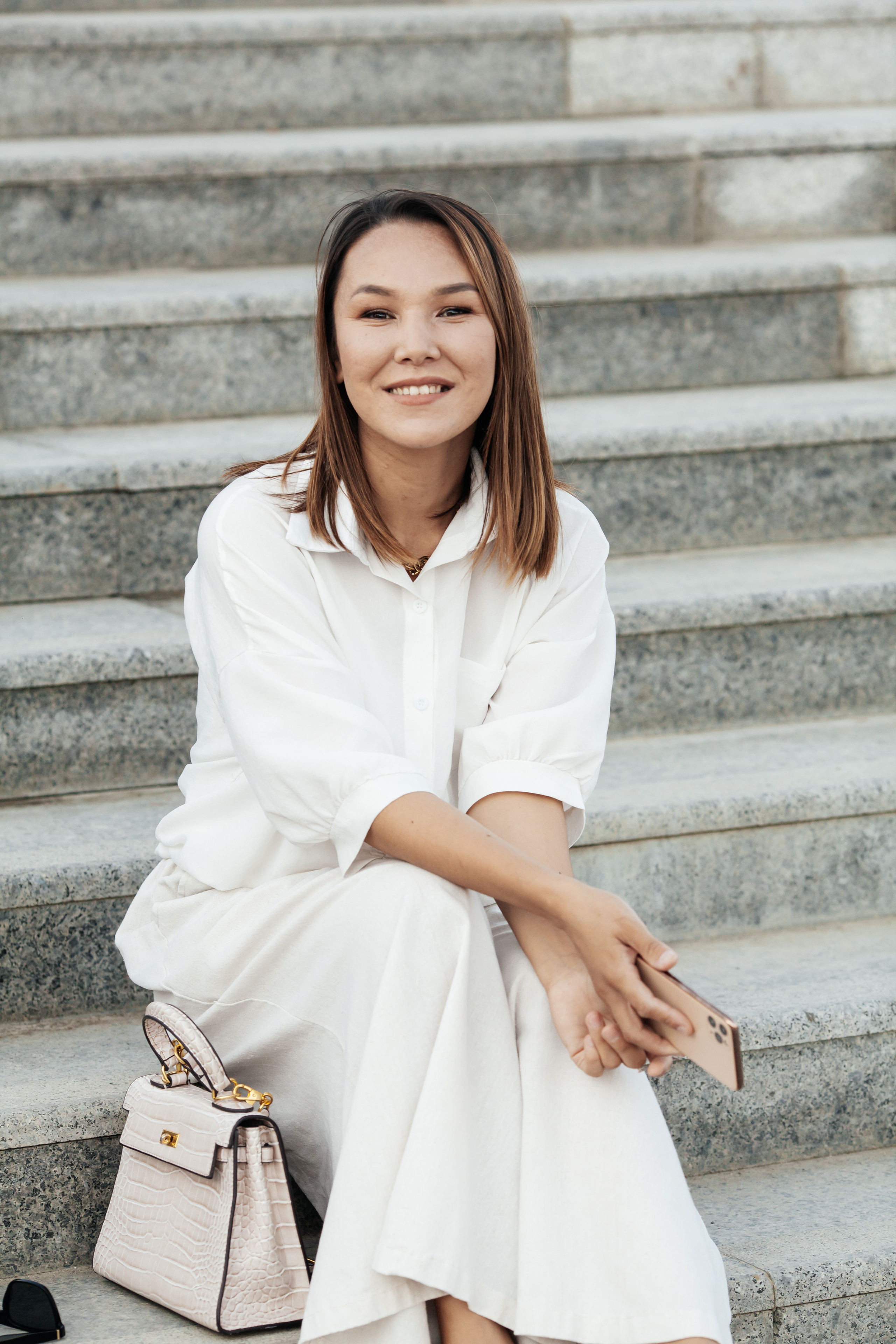 Фотосессия для контента в Алматы. Фотограф Сиражев Карымсак. Фотосессия, бизнес портреты