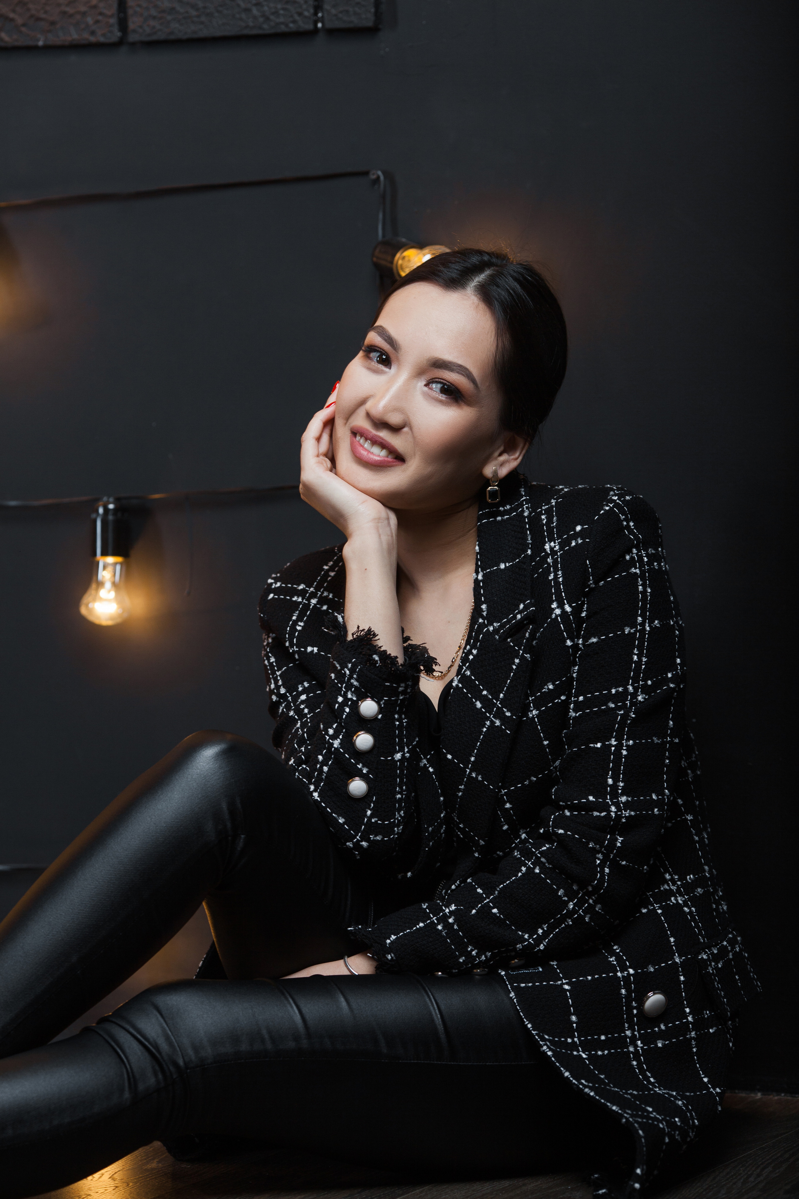 Фотосессия для контента в Алматы. Фотограф Сиражев Карымсак. Фотосессия, бизнес портреты