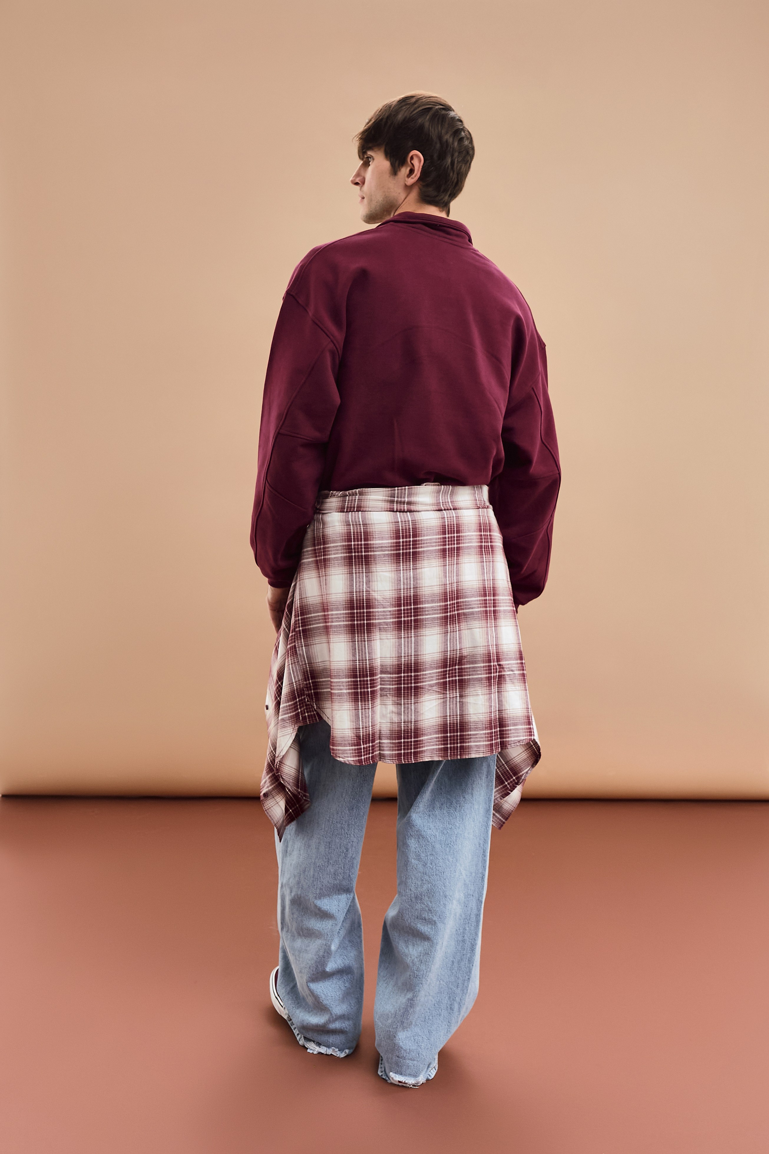 На бумажном фоне. Фотограф Москва| Вероника Полуэктова