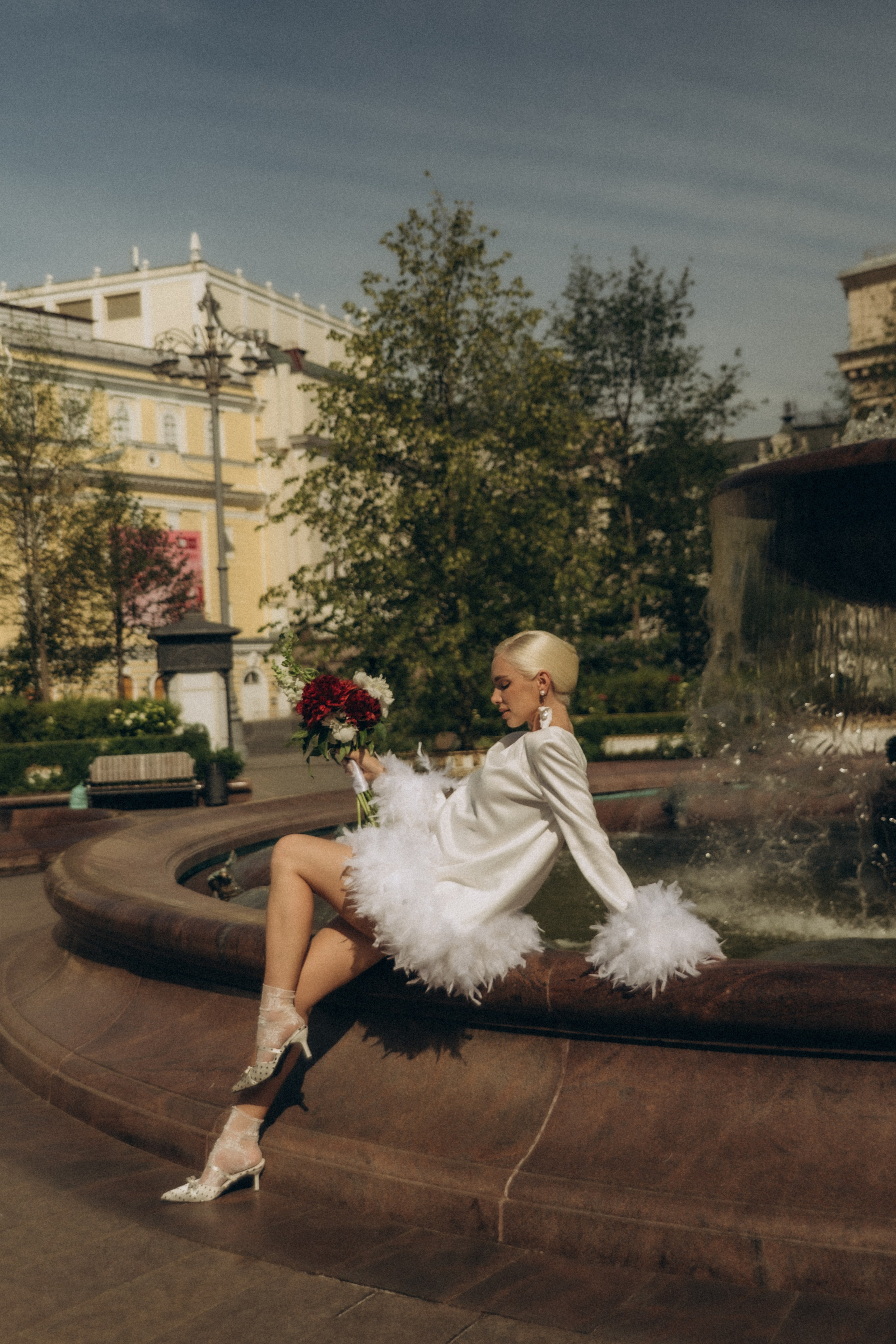 Прогулка у Большого театра. Гаврилова Настя семейный фотограф lifestyle в Москве