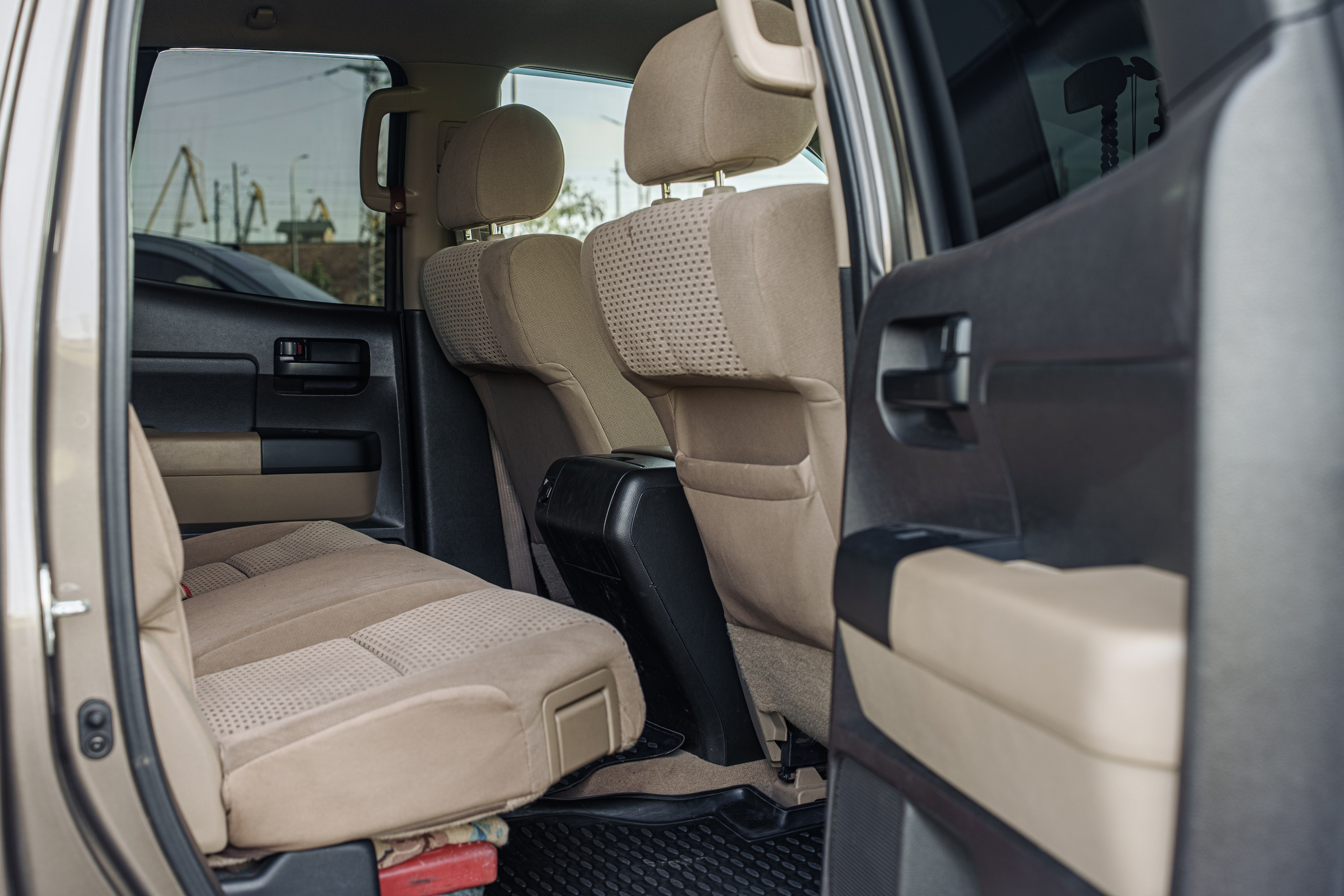 Toyota Tundra. Интерьерный фотограф и ретушер в Красноярске Денис Антропов