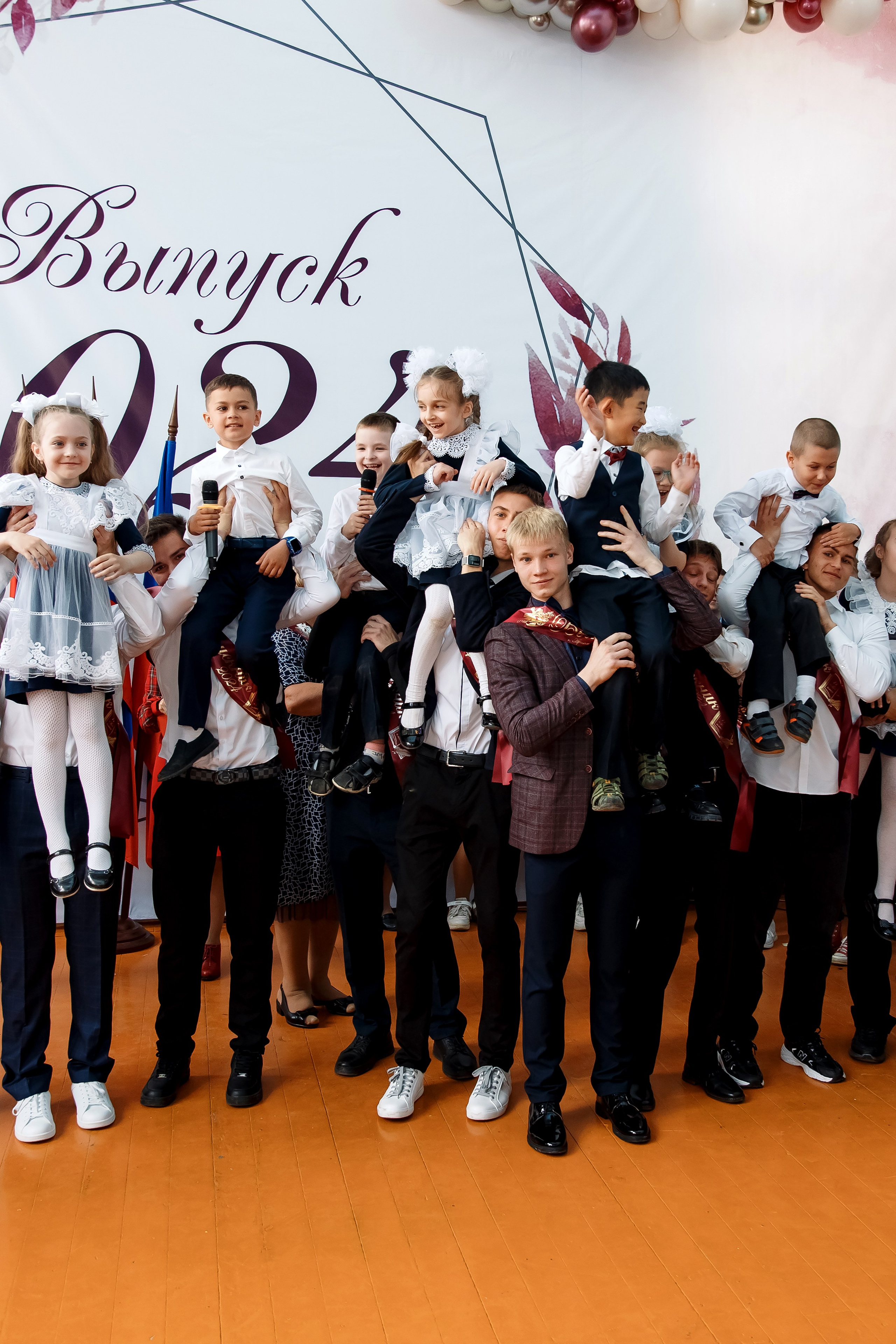 11 класс Последний звонок. Фотограф Любовь Корниенко, Примоский край