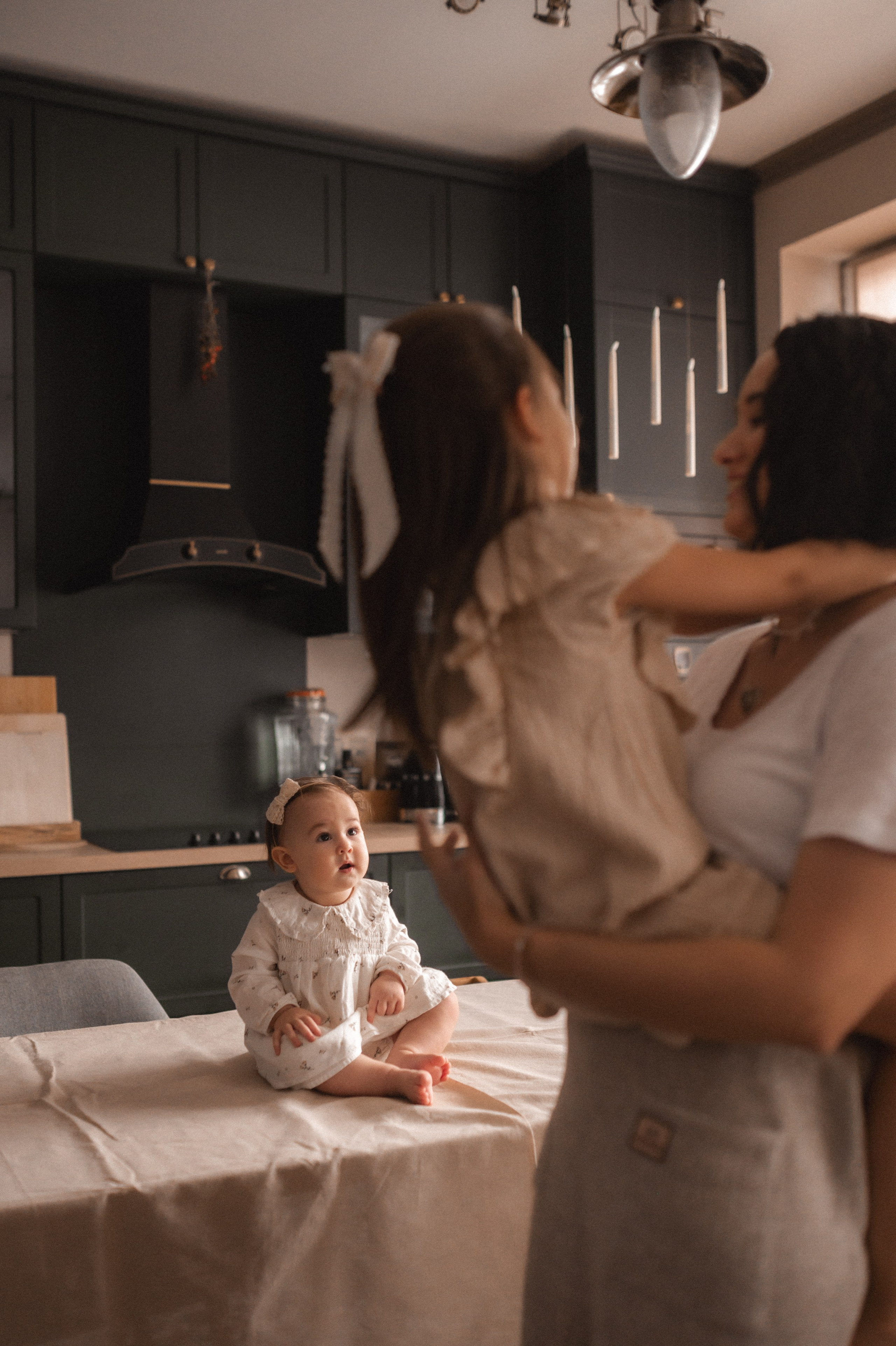 Полина, Дима, Мия и Эмма дома. Семейный и свадебный lifestyle-фотограф в Москве Мария Петрова