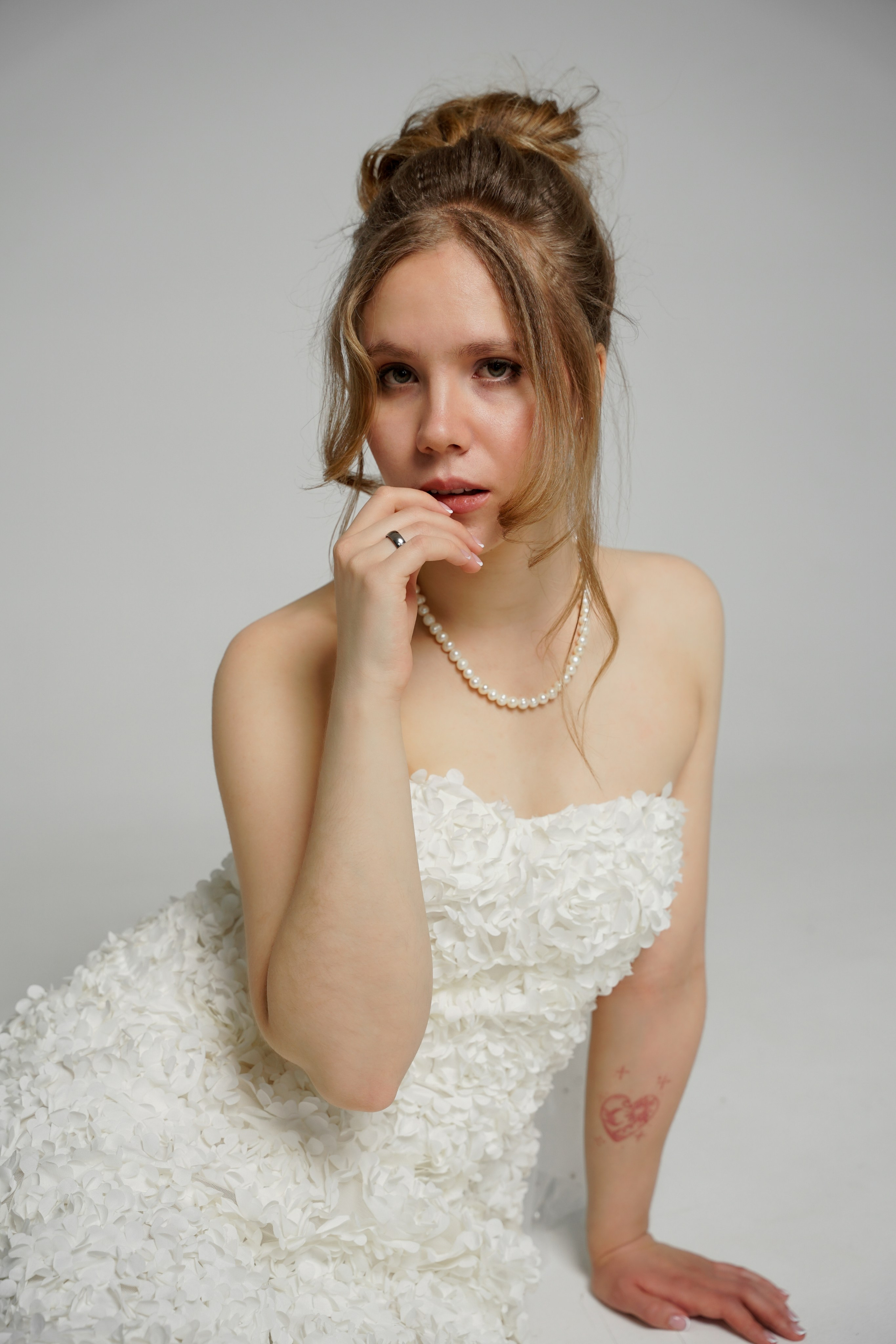 Фотосессия в необычном образе для жениха и невесты