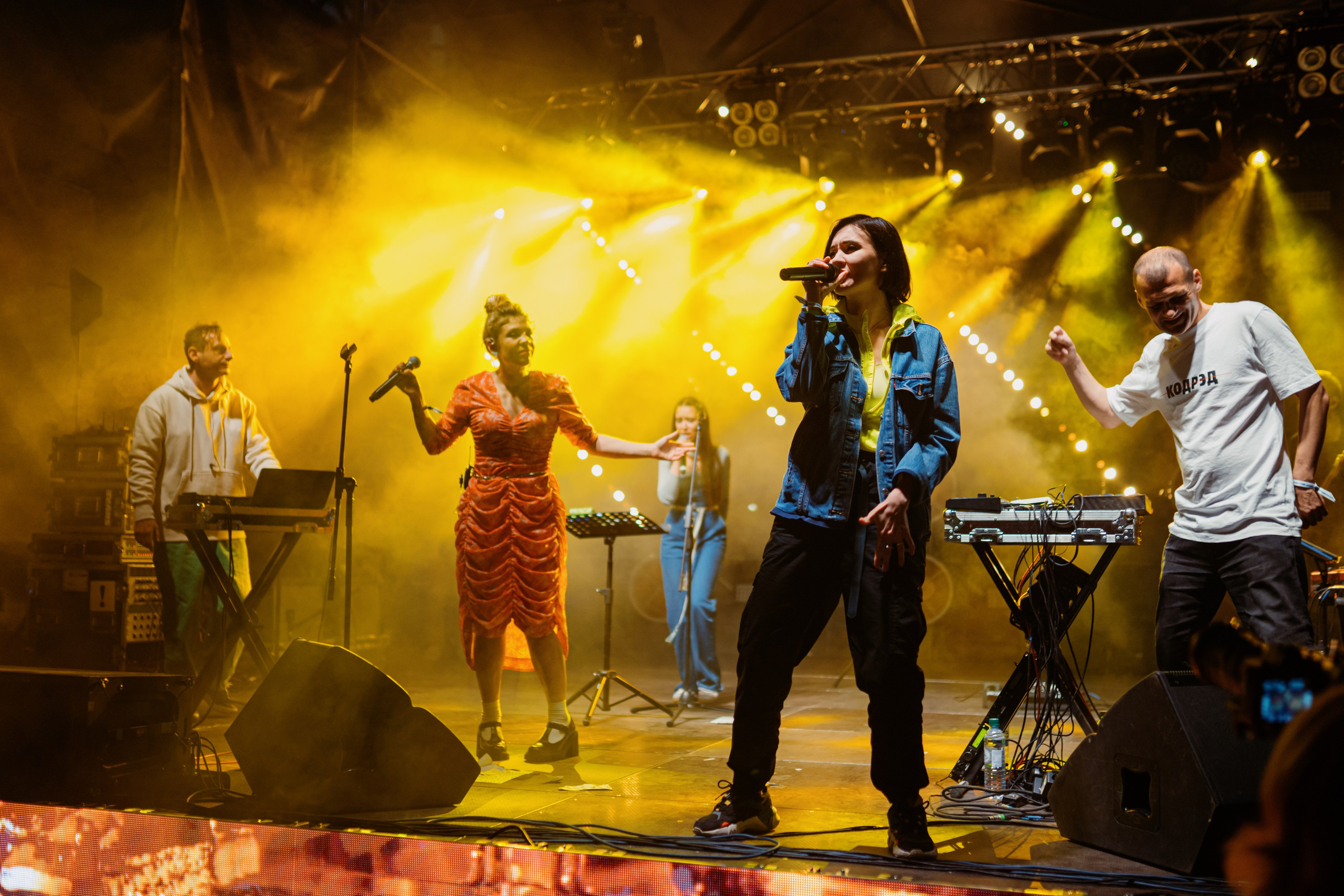 Концерт АИГЕЛ и Zventa Sventana. Евгений Бреча. Коммерческий и бэкстейдж фотограф в Москве