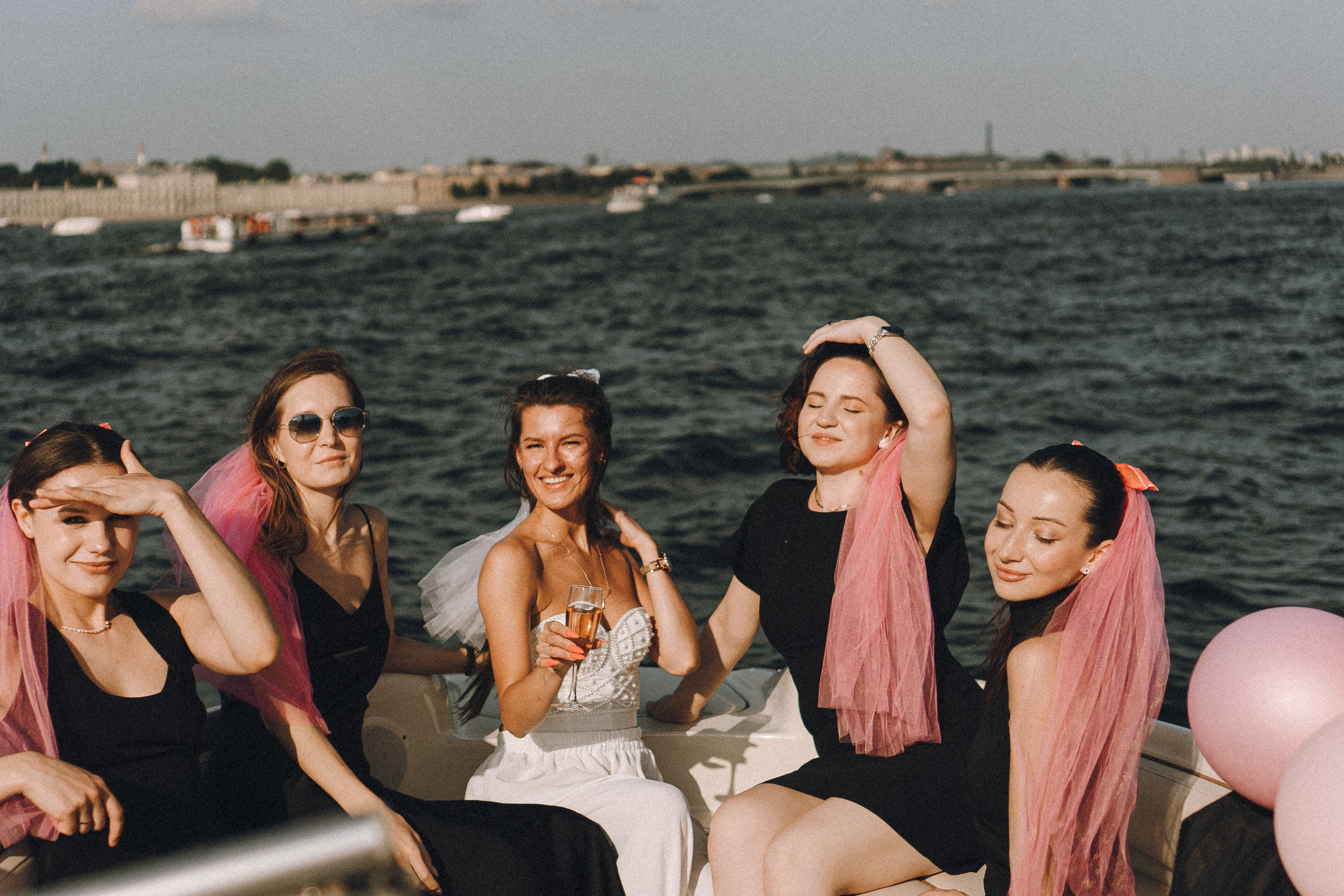 ДЕВИЧНИК НА КАТЕРЕ. Профессиональный фотограф, Санкт-Петербург — Виктория Богомолова