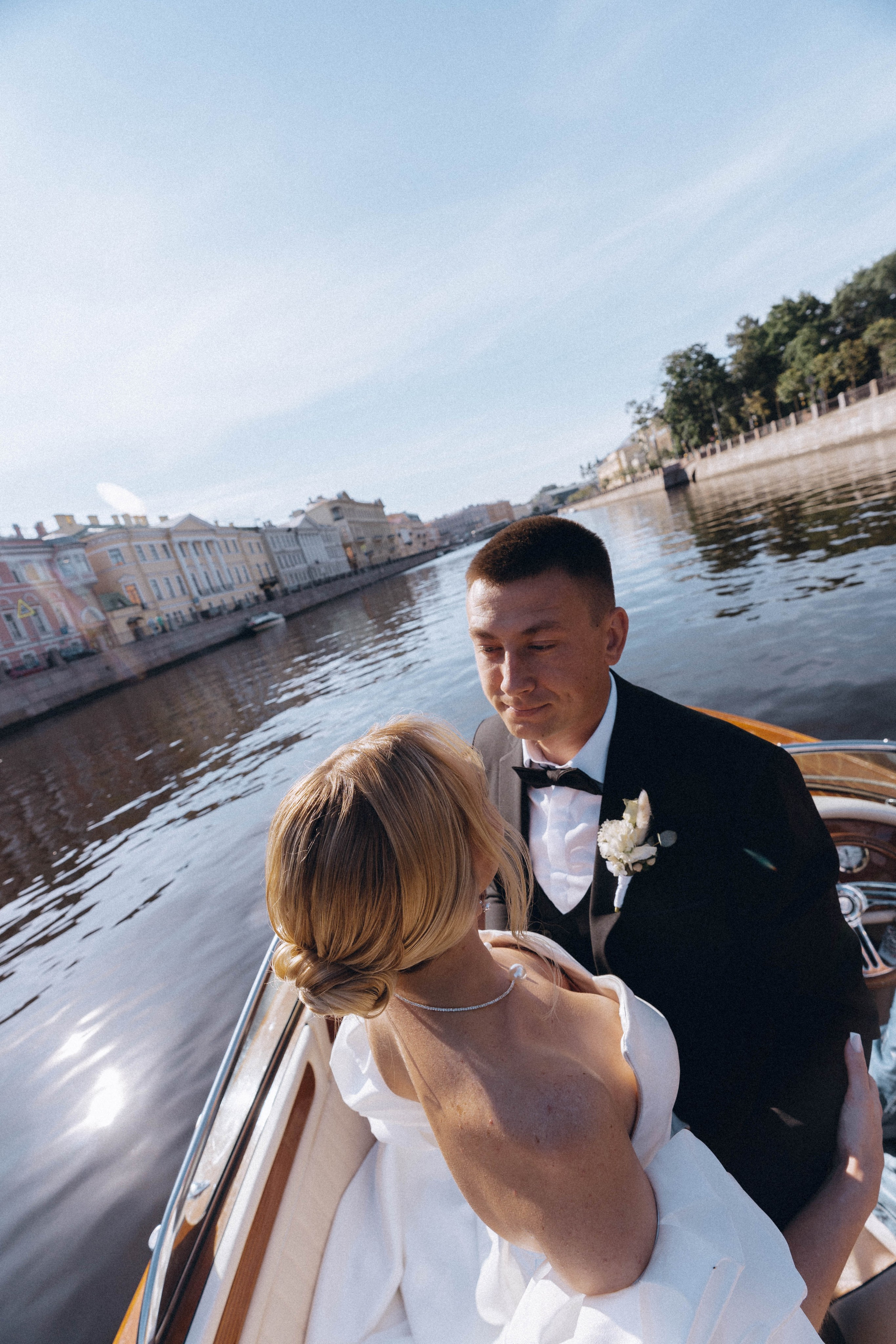 СВАДЕНБНАЯ СЬЕМКА НА КАТЕРЕ ПО КАНАЛАМ САНКТ-ПЕТЕРБУРГА И В АКВАТОРИИ НЕВЫ. Профессиональный фотограф, Санкт-Петербург — Виктория Богомолова