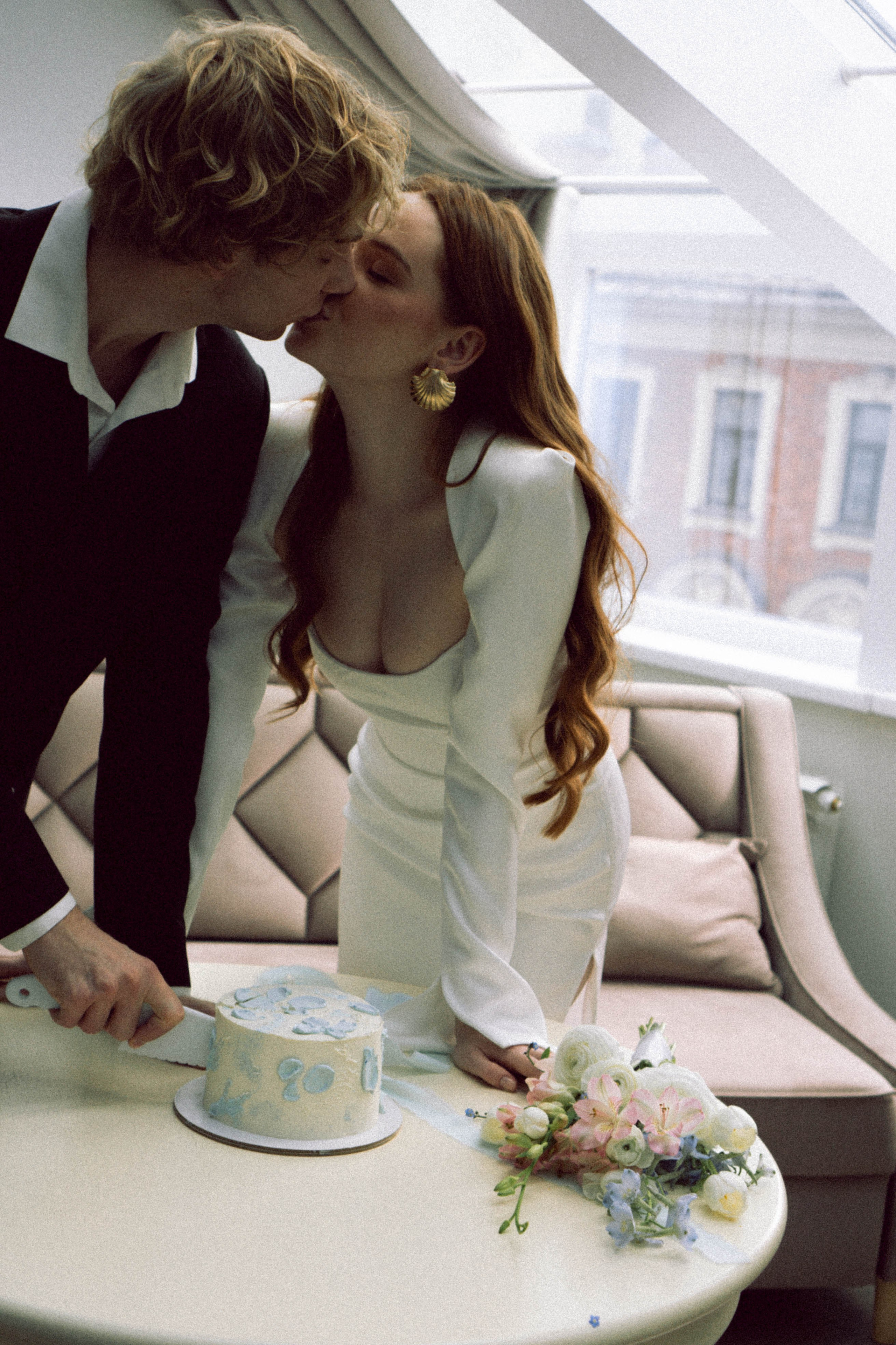 СВАДЕБНАЯ СЬЕМКА В ОТЕЛЕ. СБОРЫ ЖЕНИХА И НЕВЕСТЫ И ТАКЖЕ ТОР И ПОДГОТОВКА К ПРОГУЛКЕ. Профессиональный фотограф, Санкт-Петербург — Виктория Богомолова