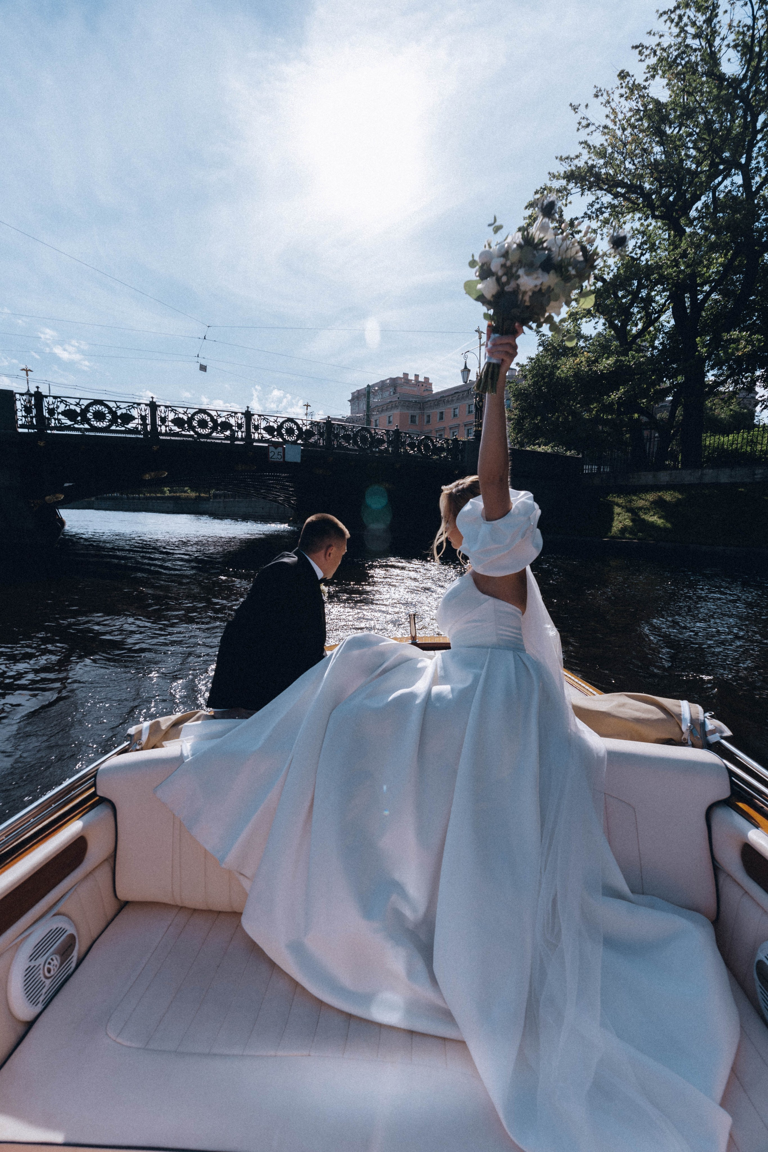 СВАДЕНБНАЯ СЬЕМКА НА КАТЕРЕ ПО КАНАЛАМ САНКТ-ПЕТЕРБУРГА И В АКВАТОРИИ НЕВЫ. Профессиональный фотограф, Санкт-Петербург — Виктория Богомолова