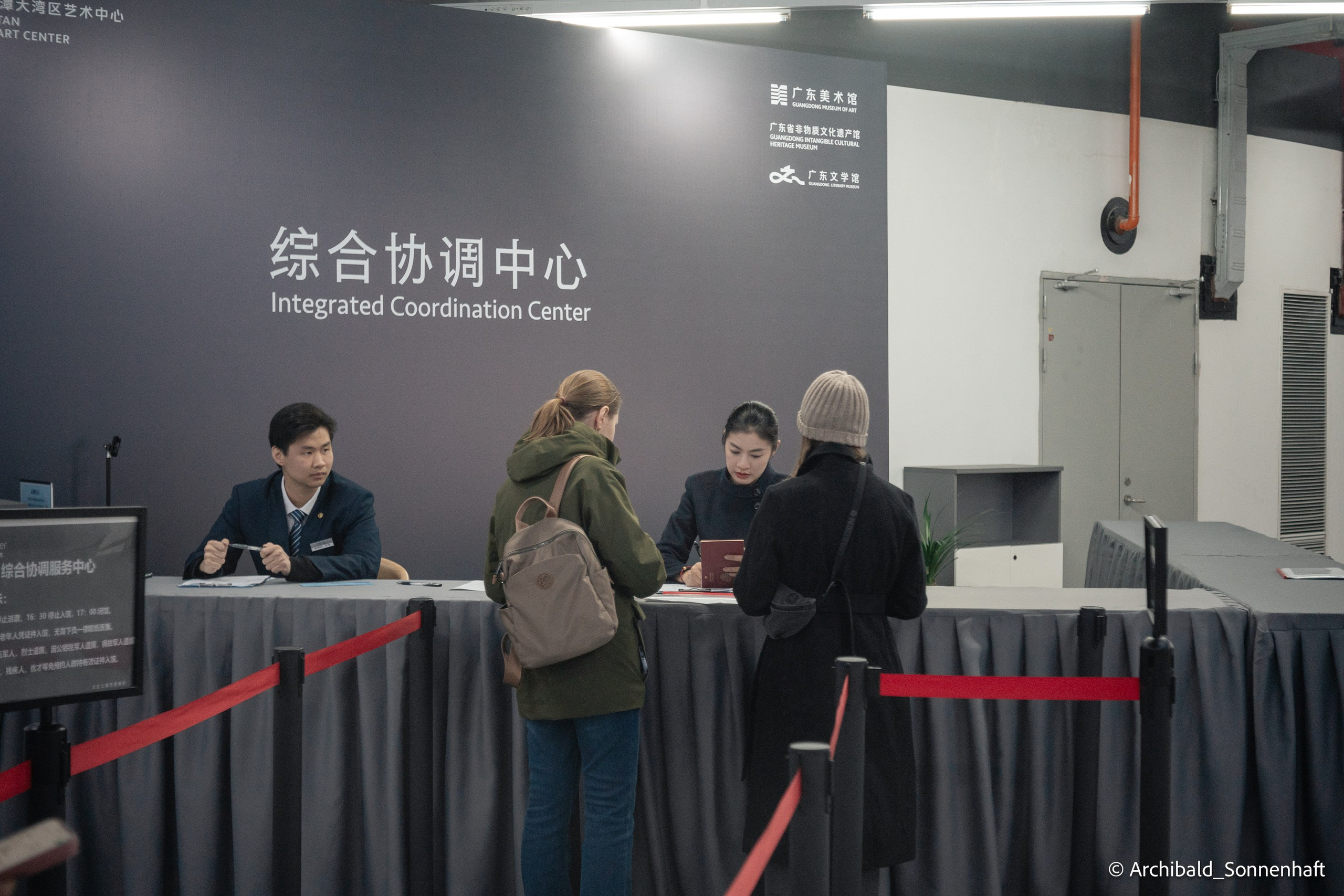 Walking in GZ, sunday. Photographer in Guangzhou, China. Archibald Sonnenhaft