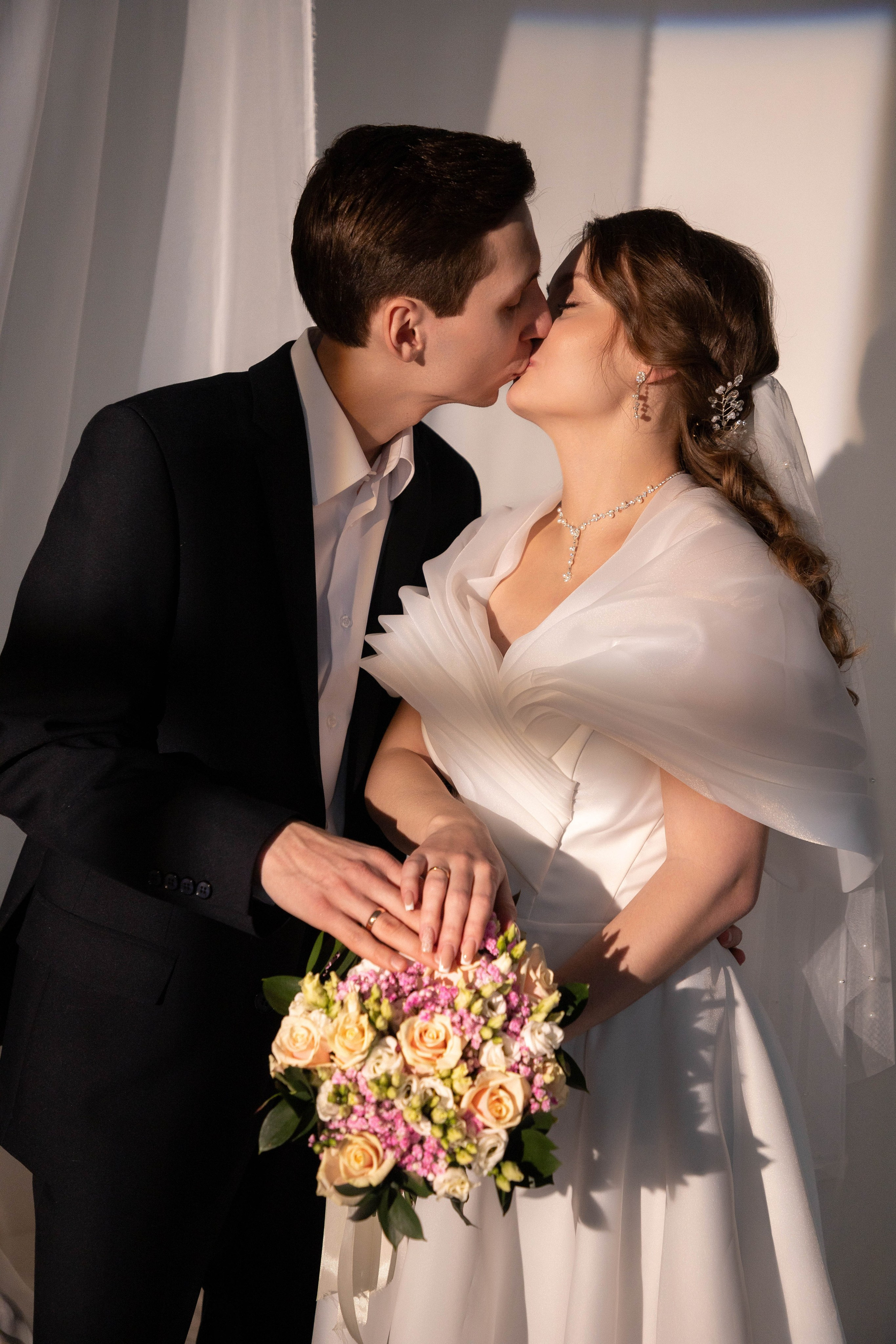 Свадебная фотосессия в студии. Фотограф Анастасия Тихонова