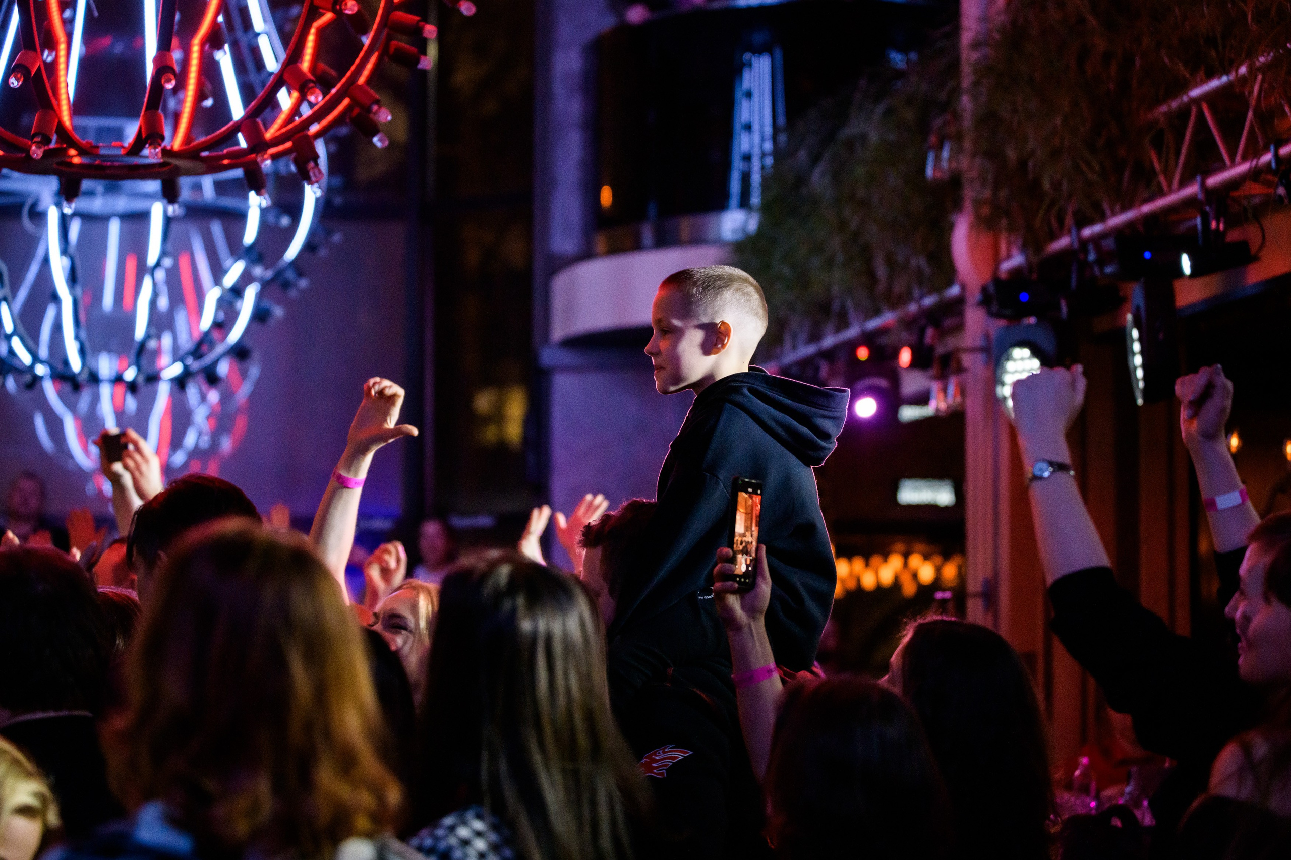 Люстра бар. Репортажный фотограф Сергей Дроздов