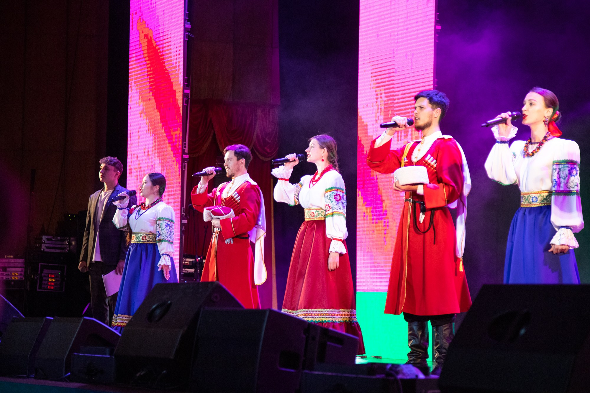 Гала-концерт «Студвесна на Кубани». Репортажный, промышленный и маркетплейс-фотограф Дмитрий Чернат