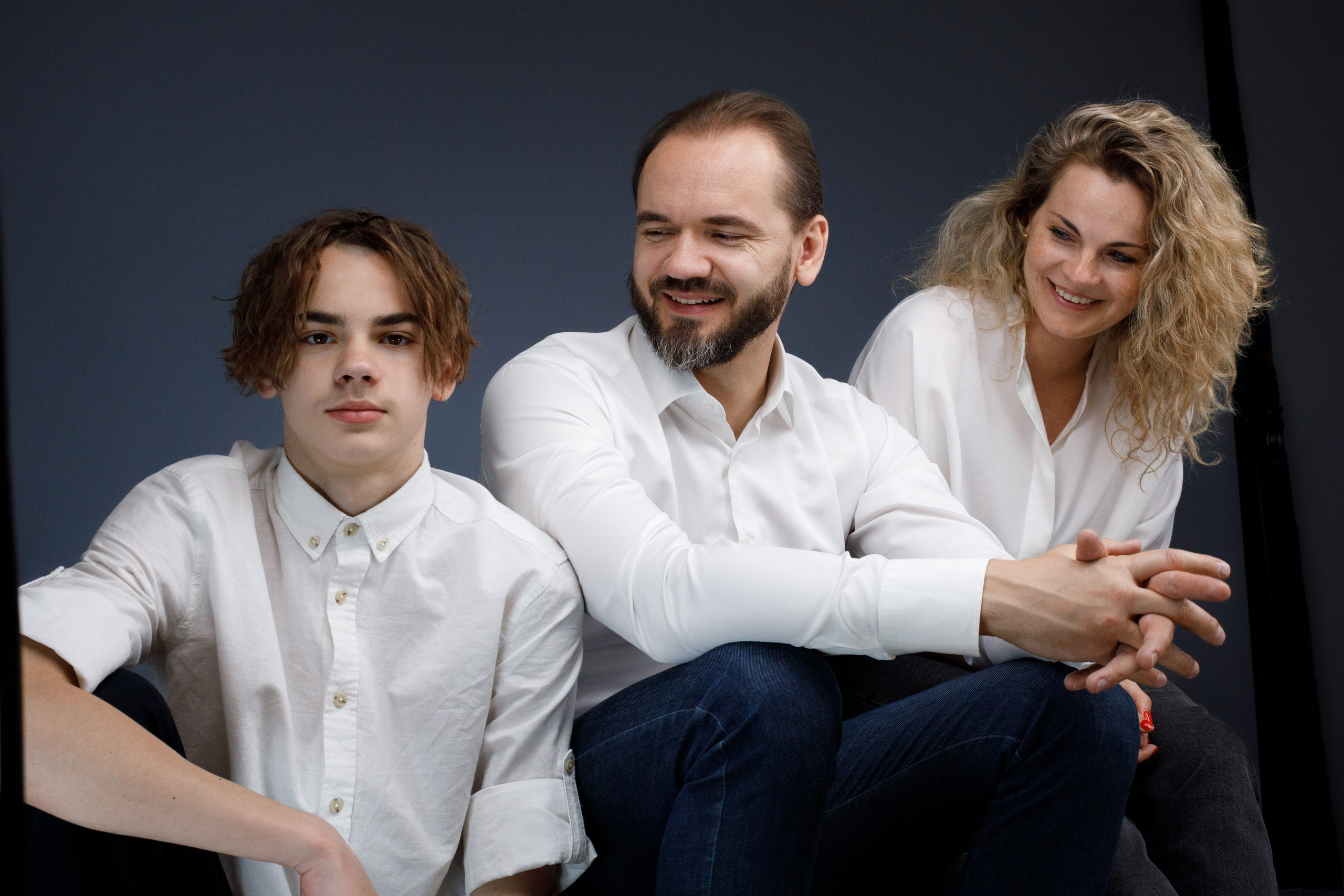 A portrait session for a family. Headshot & portrait photographer Alexei Shendrick