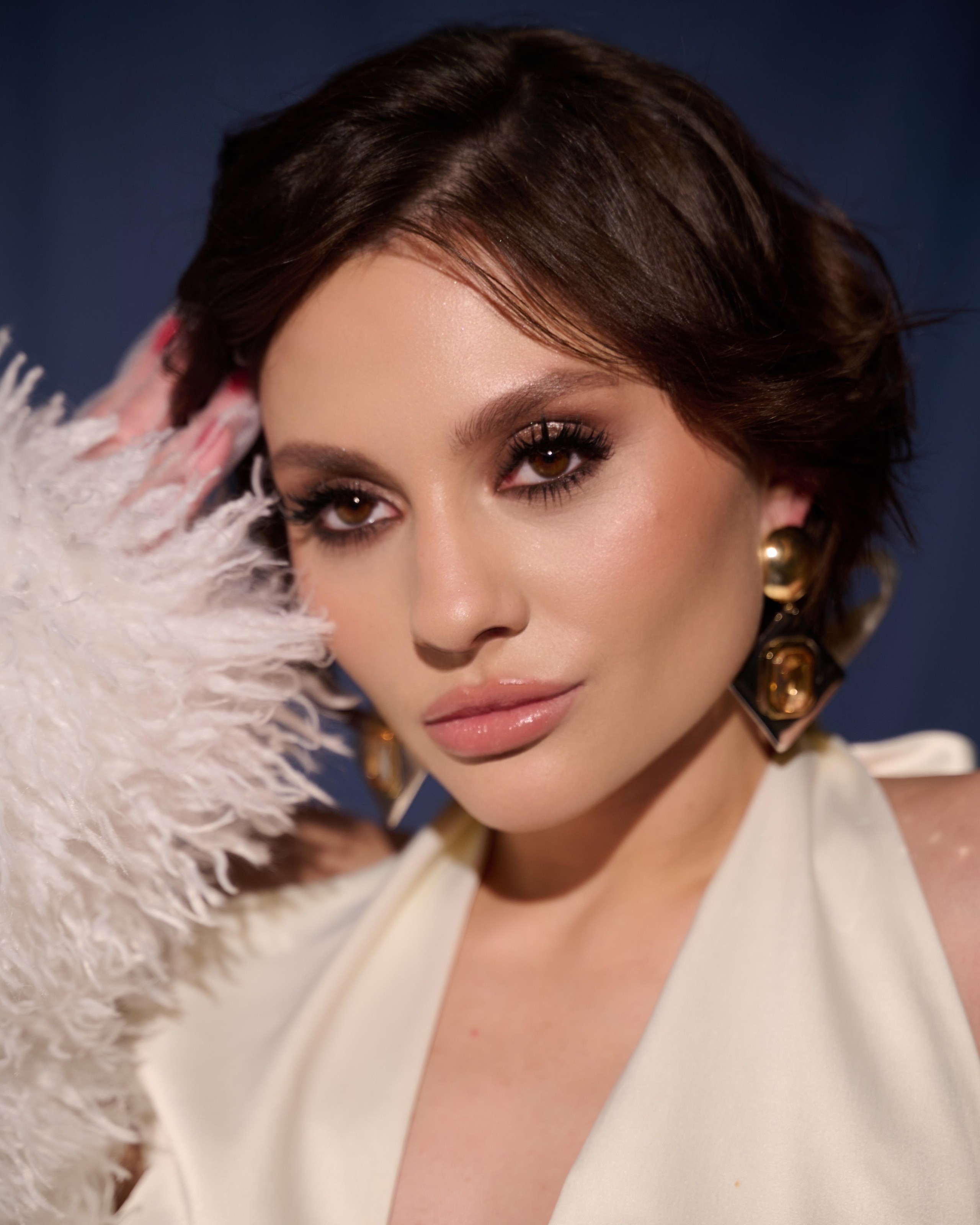 Индивидуальная женская фотосессия с искусственным светом