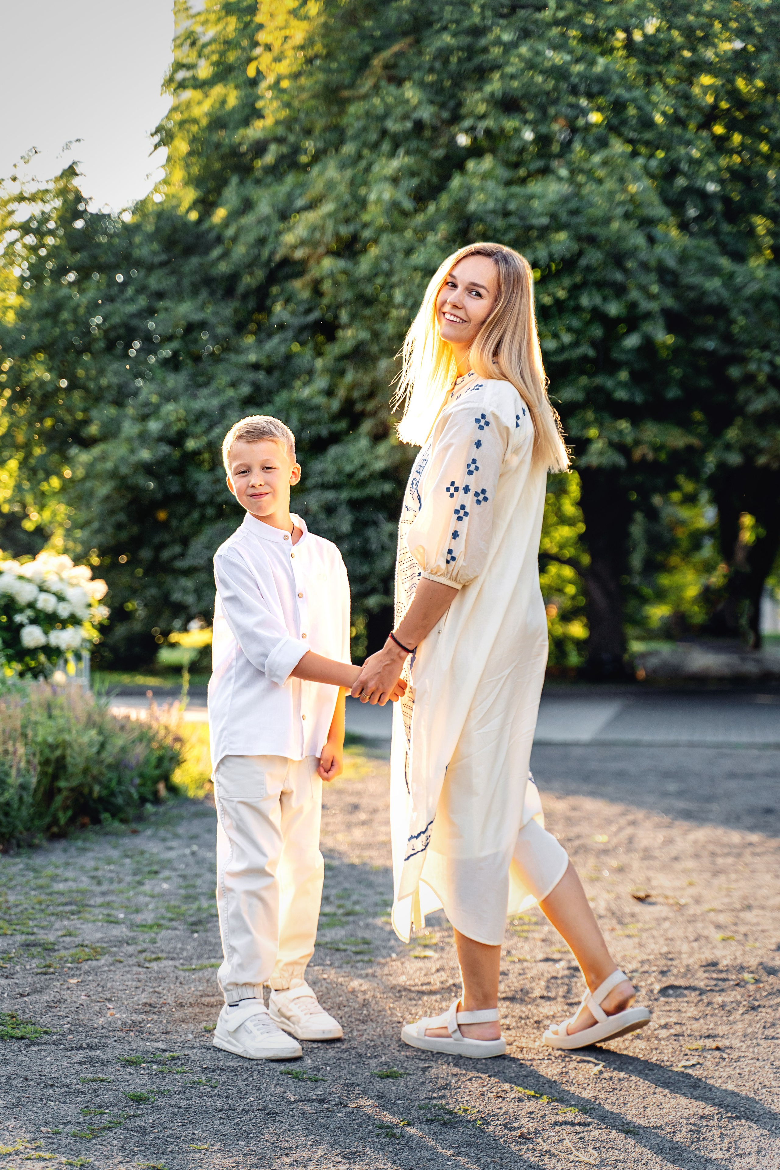 Семейная прогулка в парке Музеон на закате. Фотограф \ Видеограф на Крещение, Венчание Москва| Семейные съемки