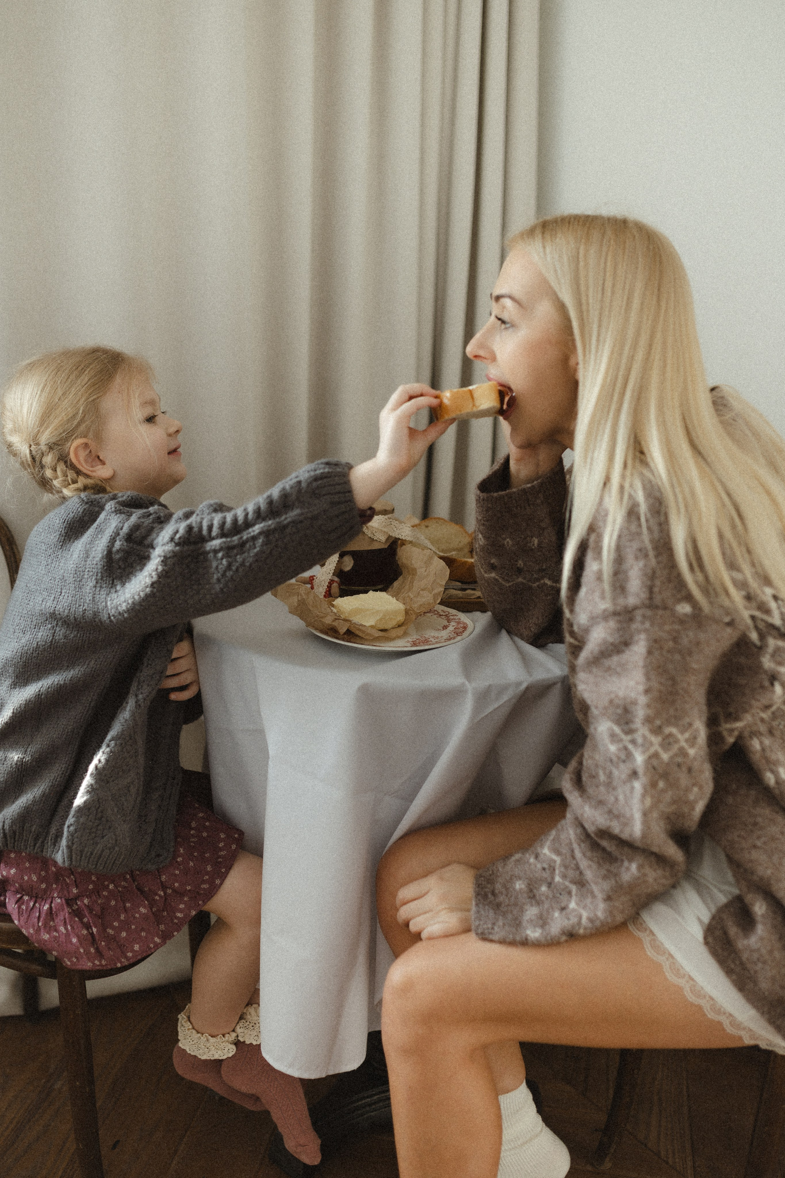 Лера Мира и клубничное варенье. Семейный фотограф в Москве Алина Савченко