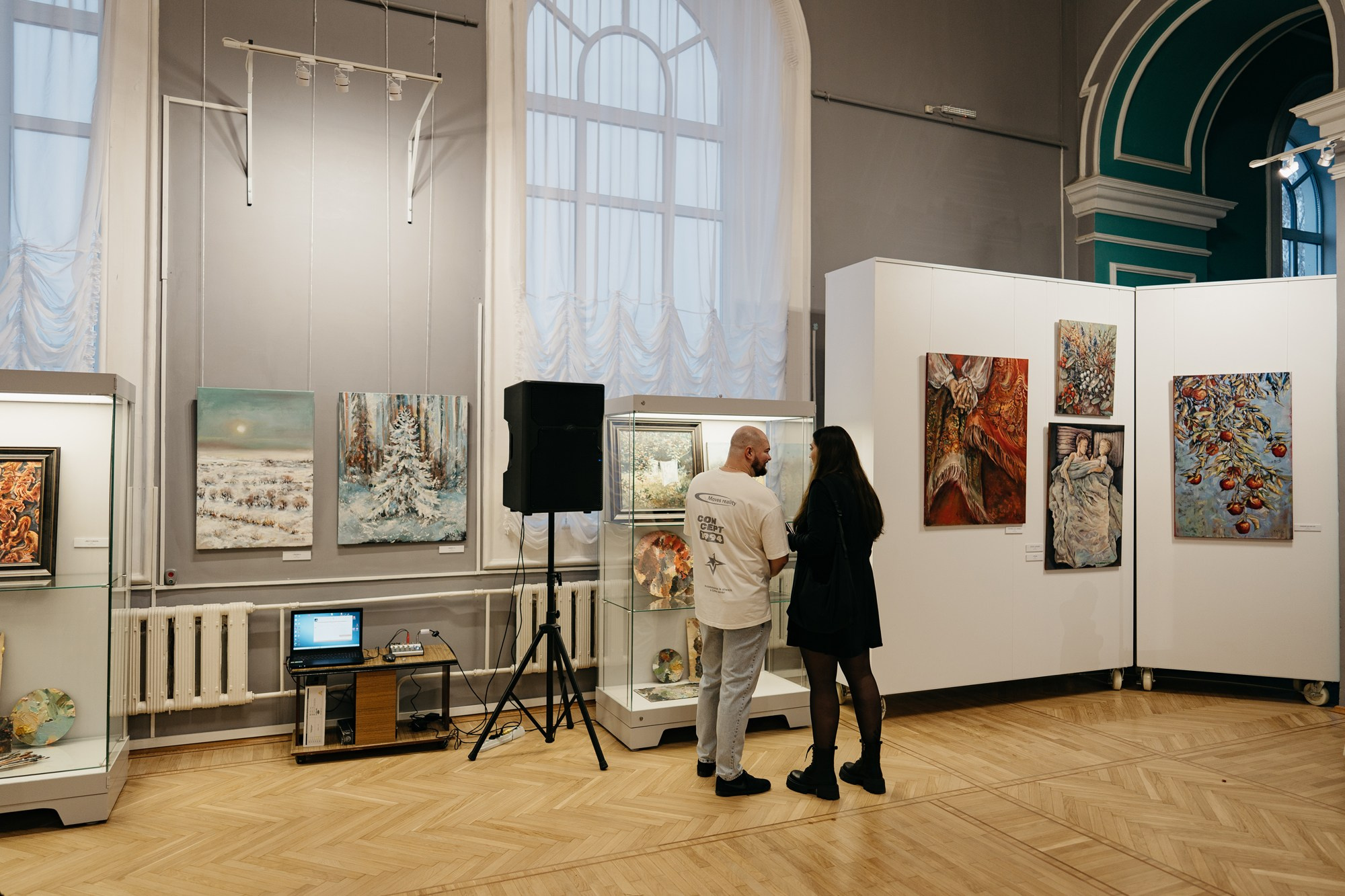 Открытие персональной выставки художника Марии Кулиной-Черкашиной «Возвращение в детство (пойдём, что покажу…)». Свадебный и репортажный фотограф Юров Дмитрий