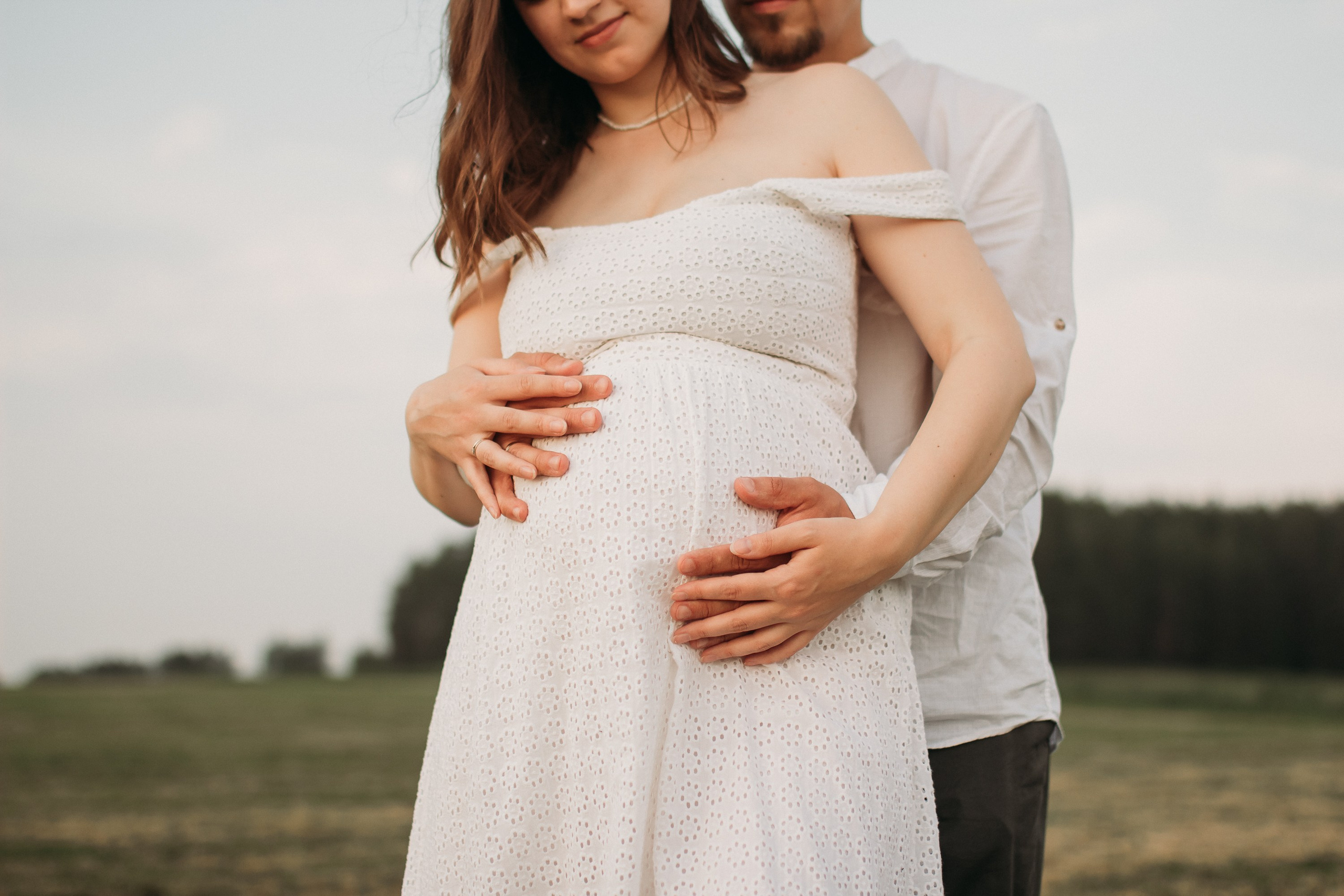 Фотосессия беременности в поле на закате. Семейный фотограф Екатеринбург Черепанова Олеся