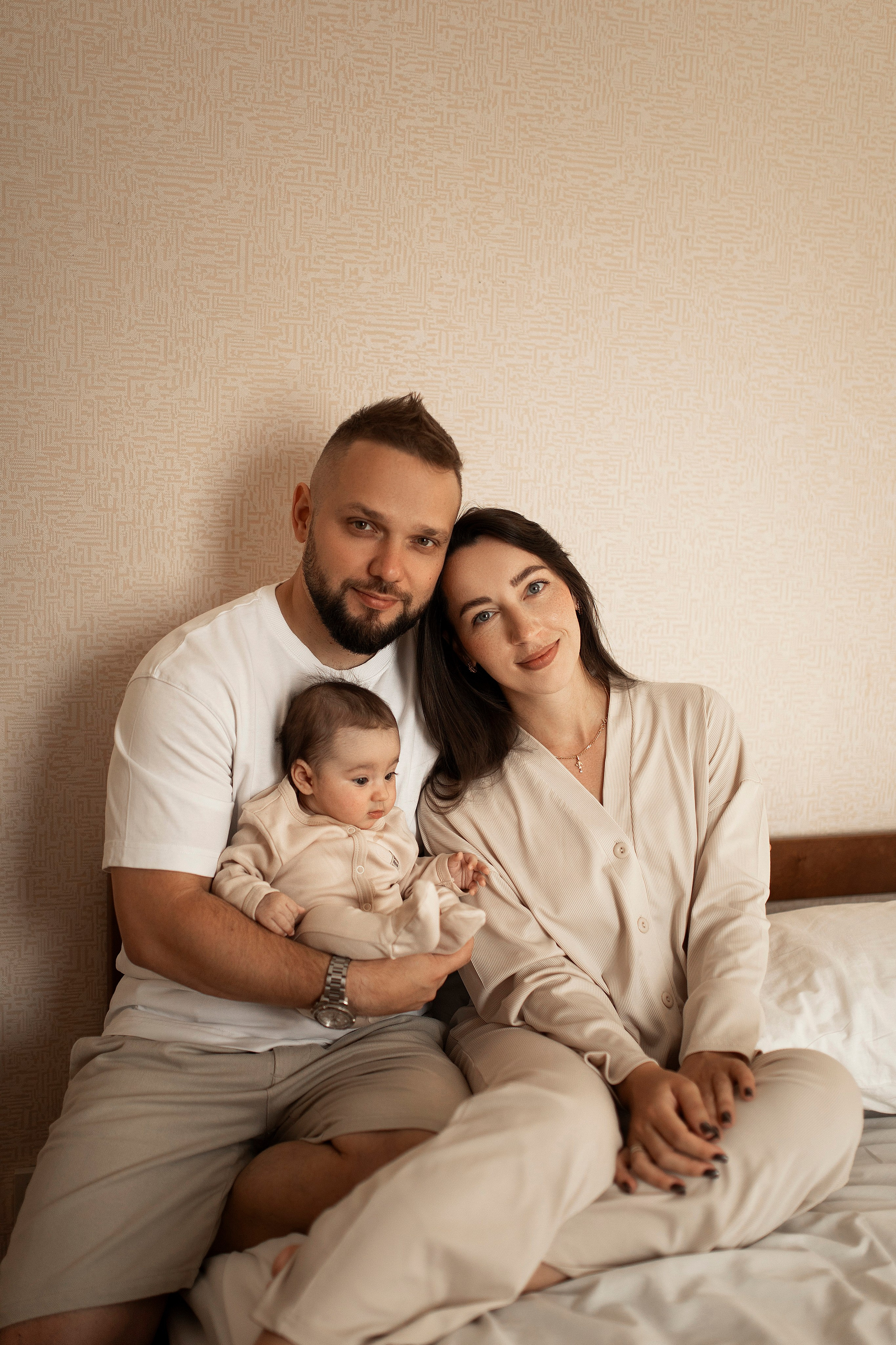 | ПЕРВЫЕ МГНОВЕНИЯ |