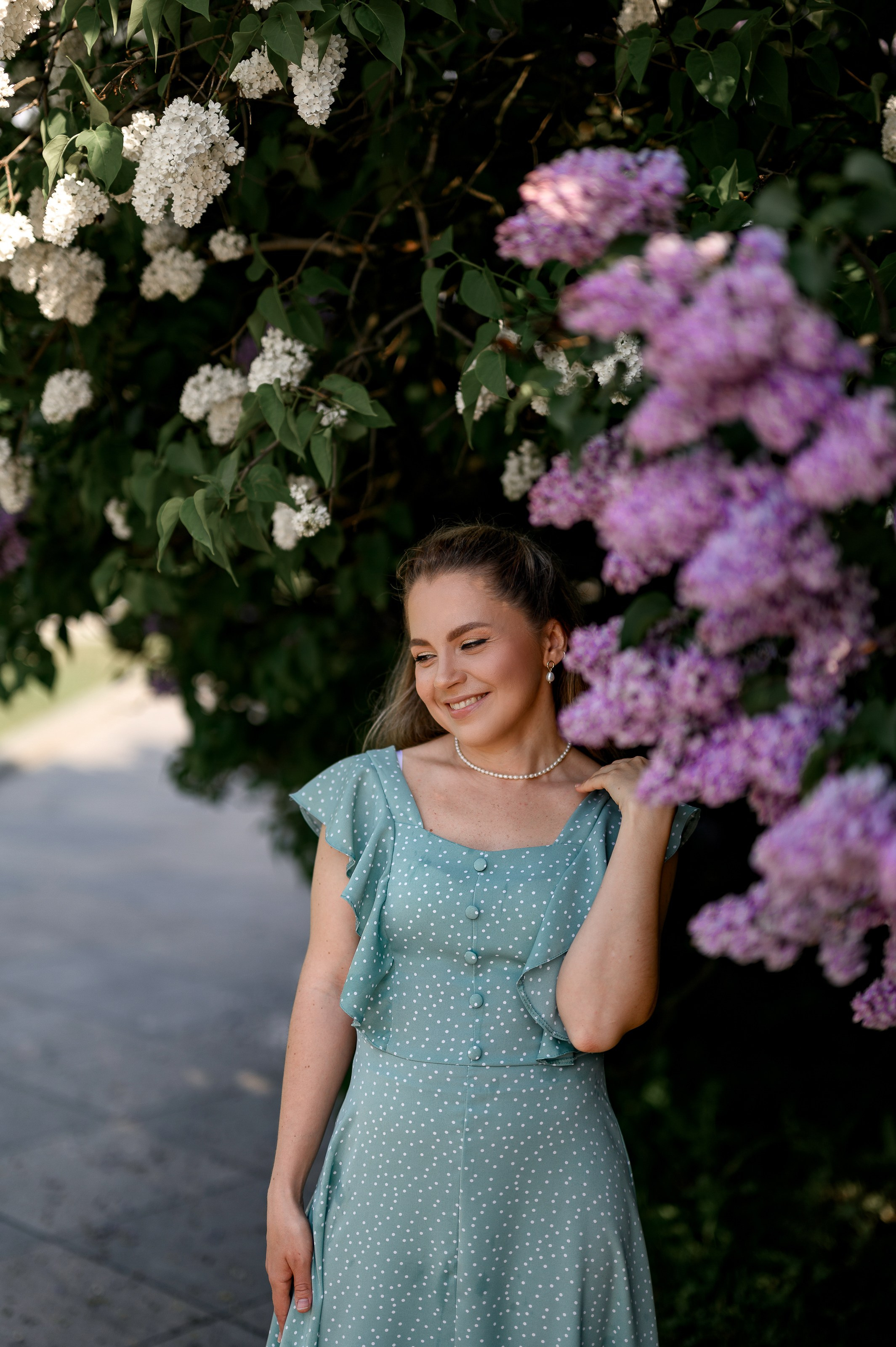 Анастасия. Фотосессия в цветении в Сиреневом саду в Москве. Semerlina.ru