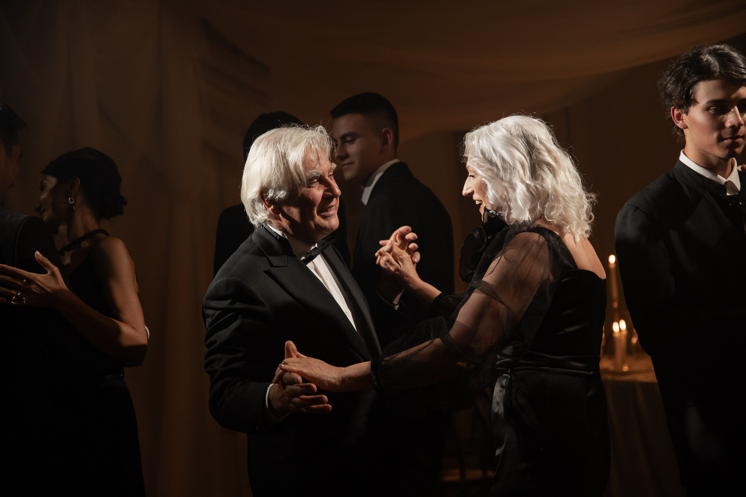 Камерный свадебный ужин при свечах в старинном особняке в фотостудии 21. Kult. Ярослава Ерина — свадебный фотограф в Москве