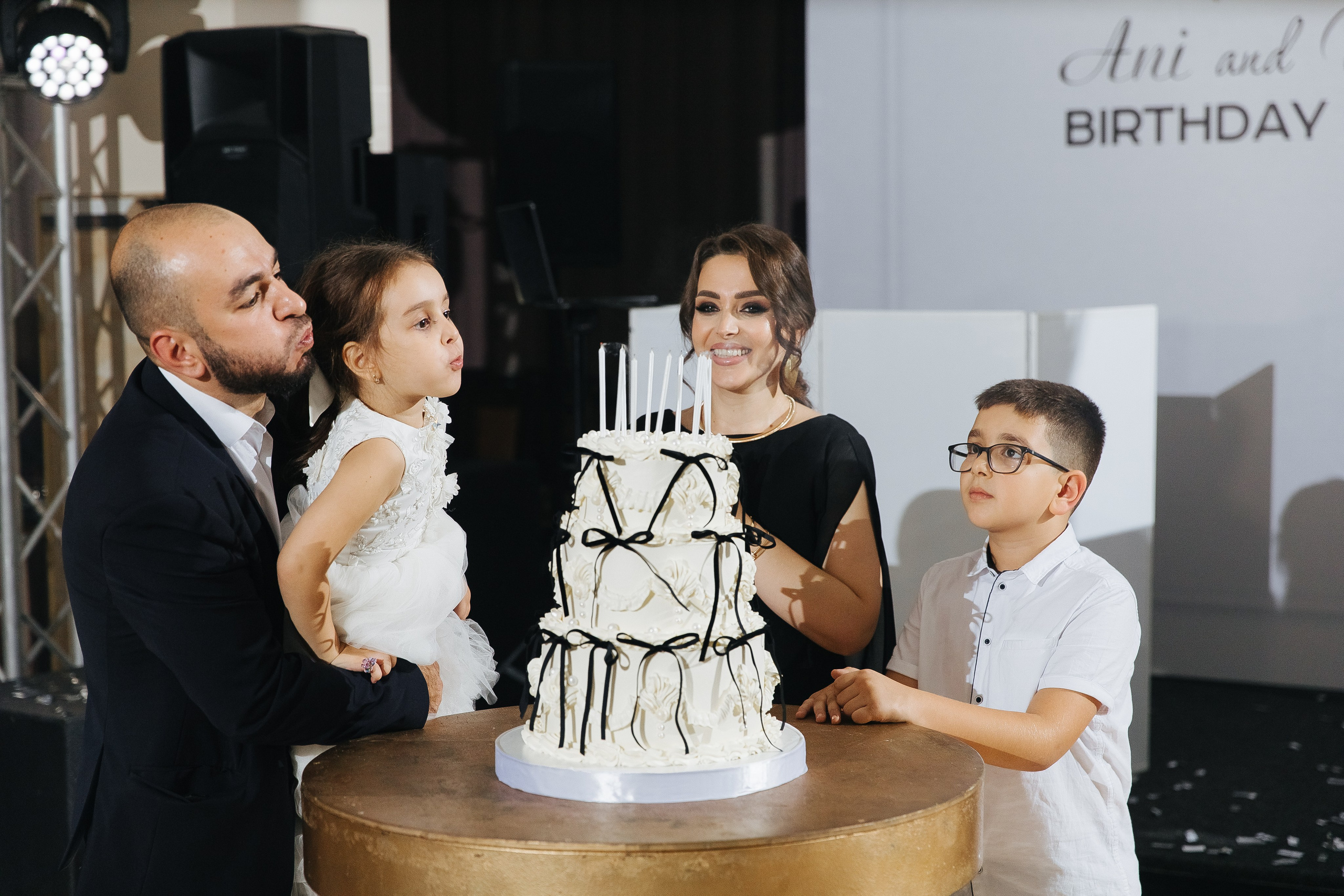 Ани и Назели. 35&5 День рождения, «Янтарь». Фотограф в Красноярске Надежда Воскресенская