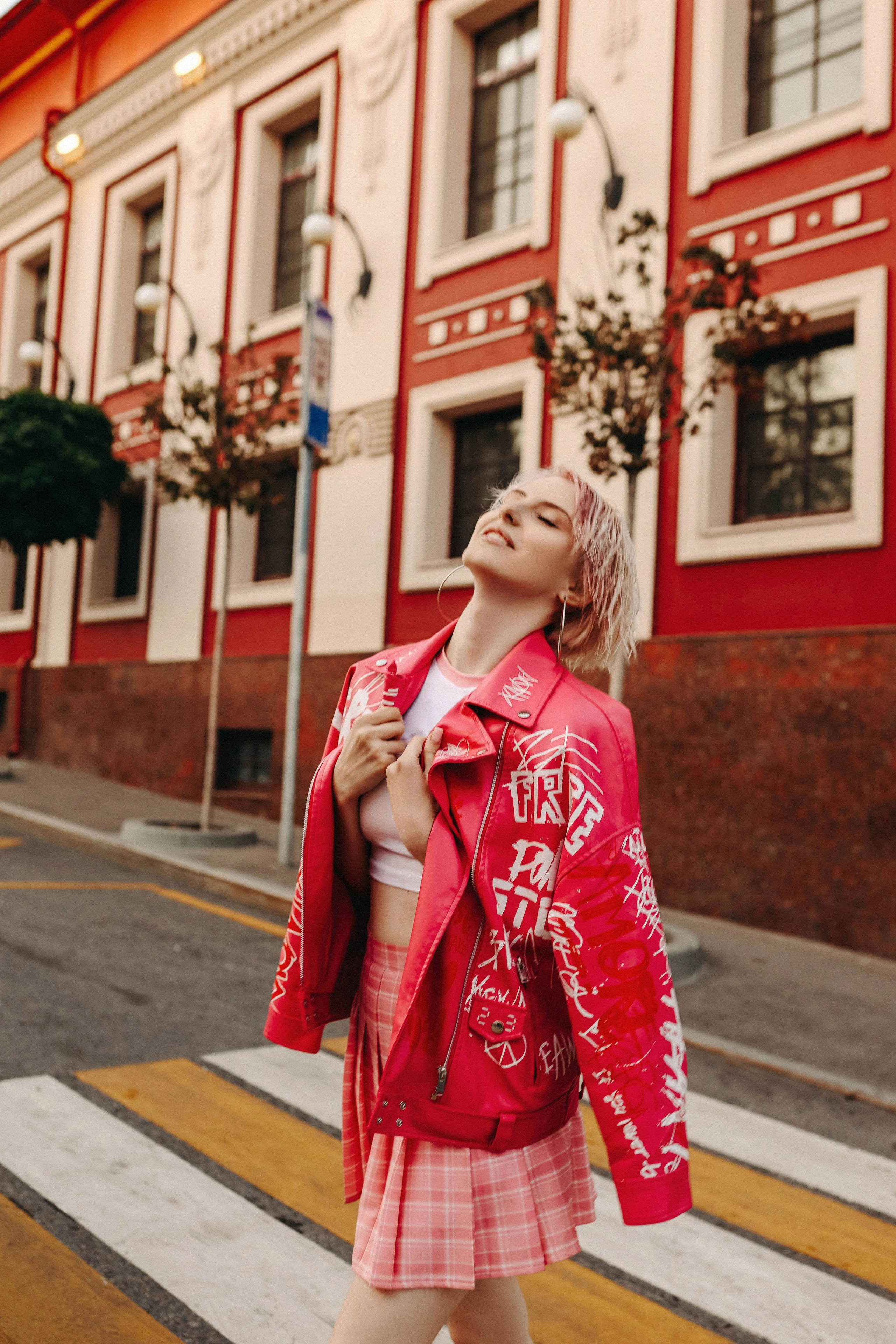 Женская летняя прогулочная фотосессия в Москве. Свадебный и семейный фотограф в Москве