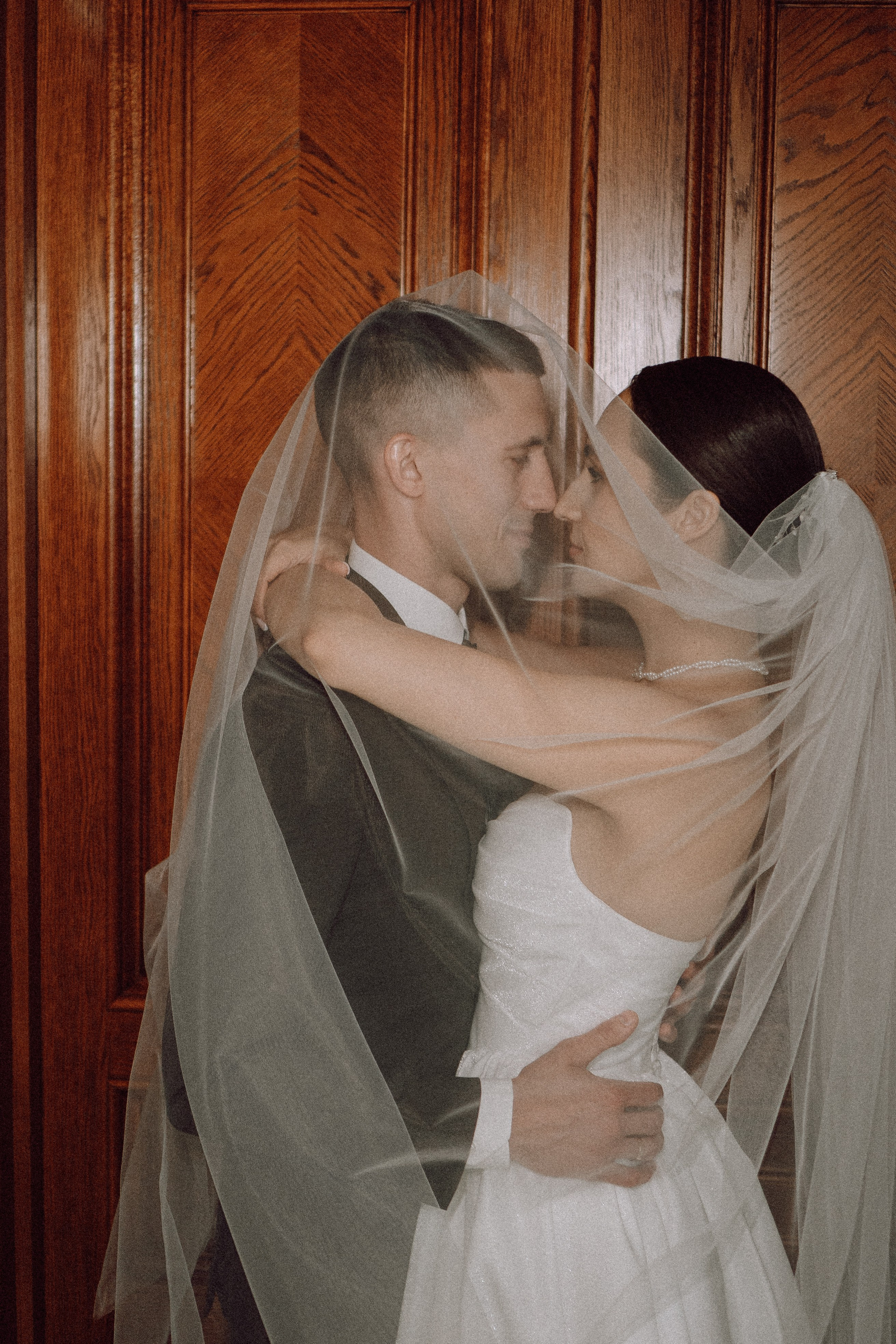 СВАДЕБНАЯ ПРОГУЛКА В САНТК-ПЕТЕРБУРГЕ (ИСАКИЕВСКИЙ СОБОР, ЗИМНЯЯ КАНАВКА, ЭРМИТАЖ И БОЛЬШАЯ МОРСКАЯ УЛИЦА). Профессиональный фотограф, Санкт-Петербург — Виктория Богомолова