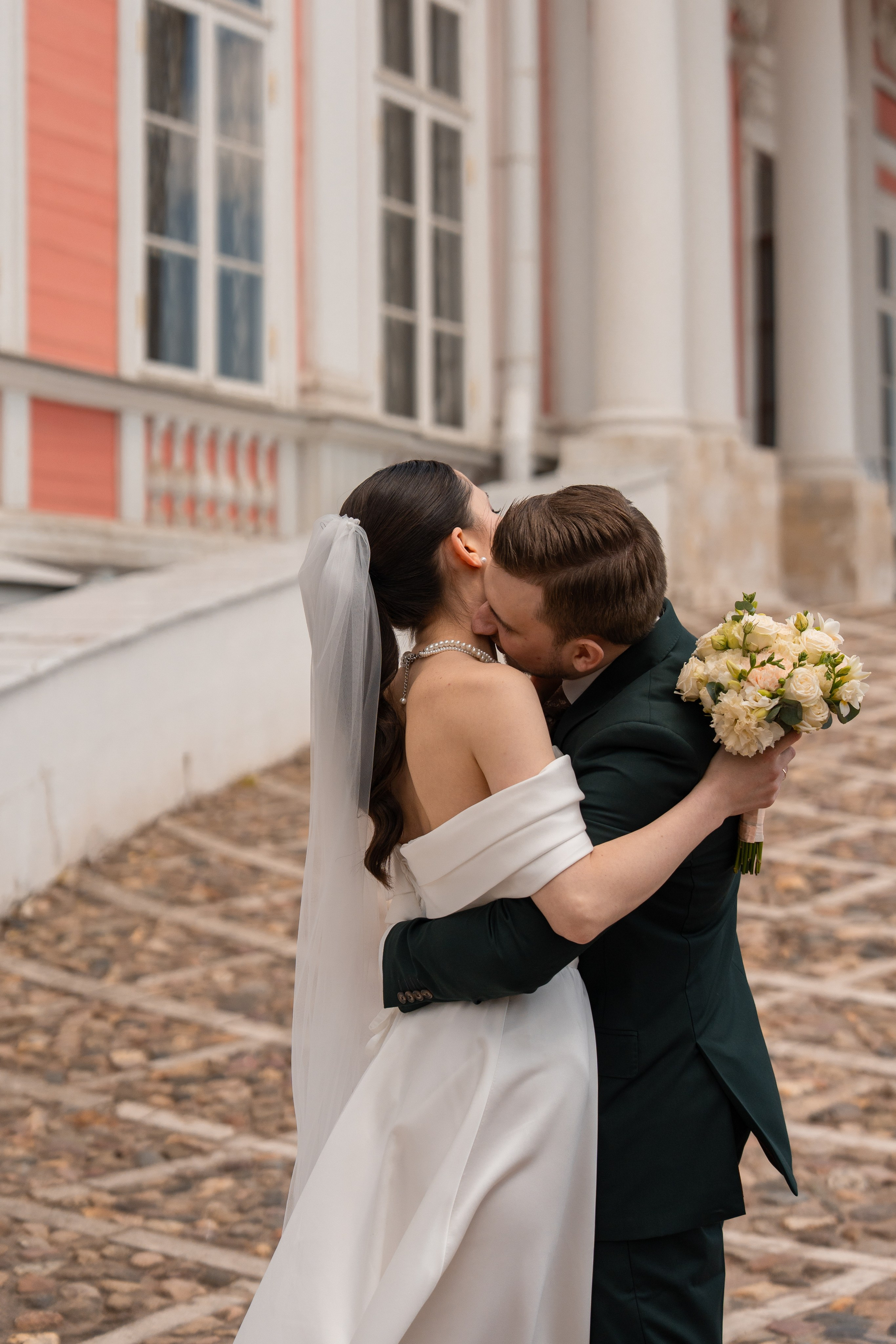 Влад и Илина в Кусково. Свадебный фотограф в Москве Анна Полушина