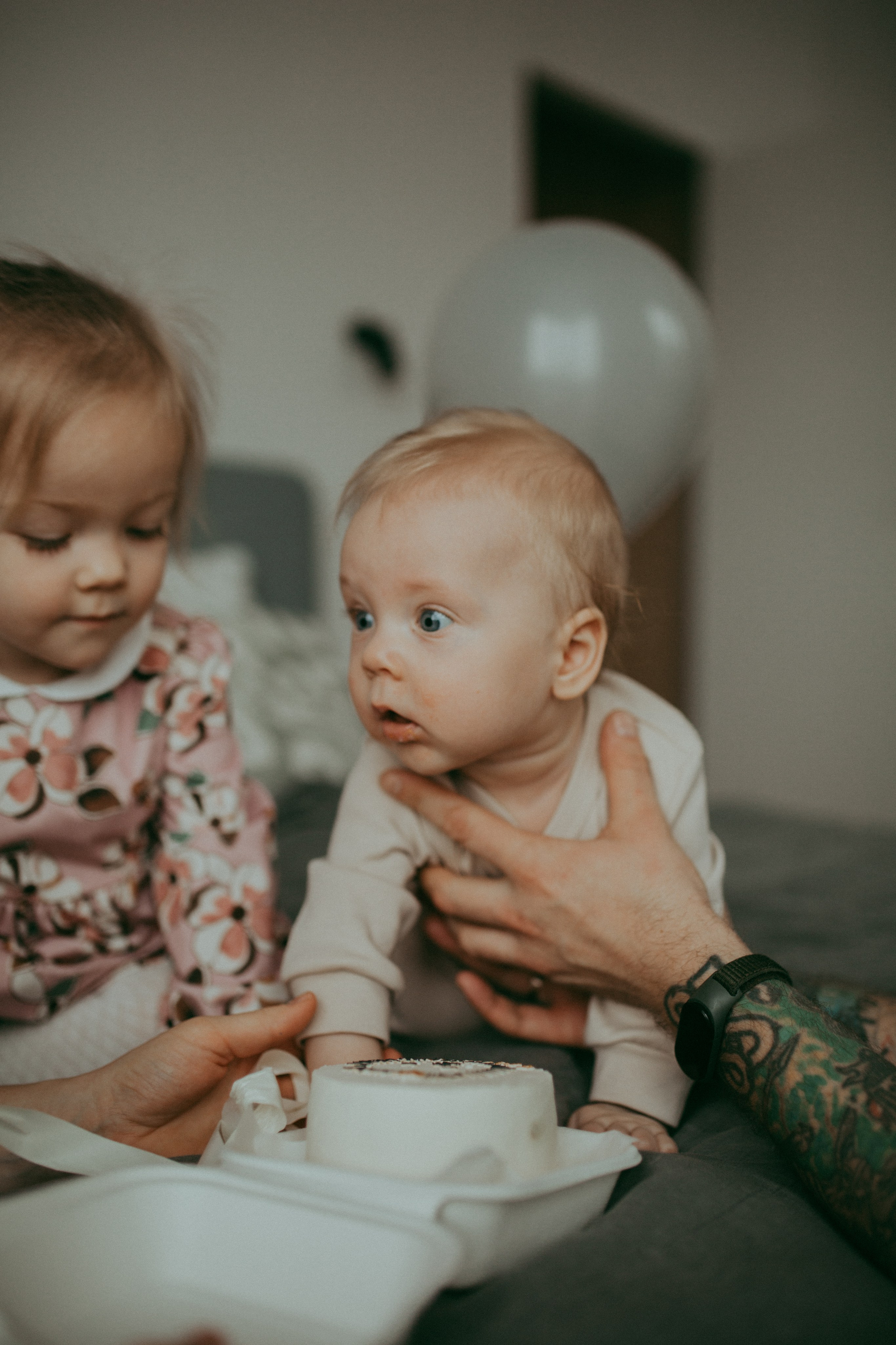 Феде 6 мес. или операция по захвату торта. Семейный фотограф Санкт-Петербург Елена Корытцева