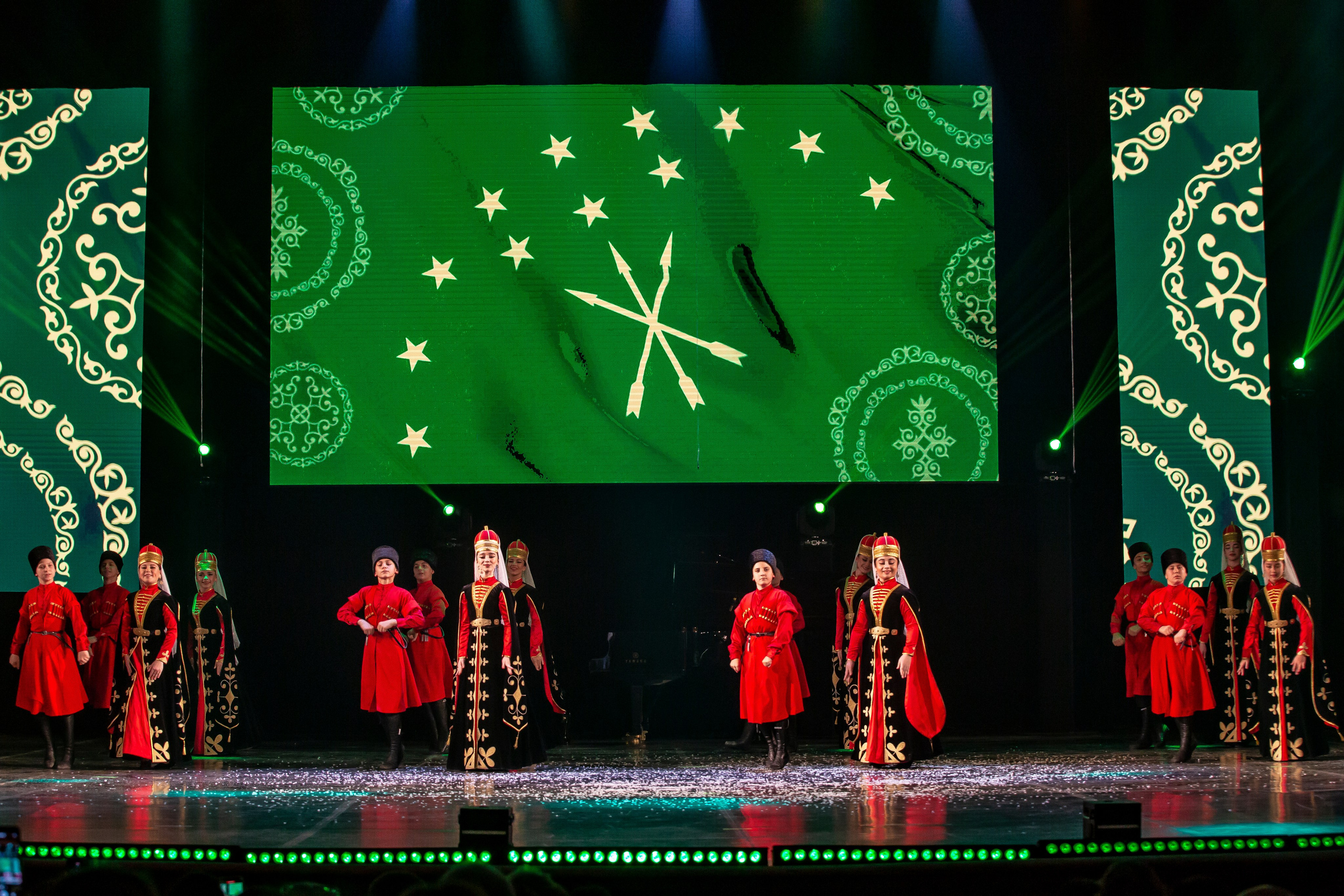 Закрытие года семьи в Сочи Зимний театр. Фотограф в Сочи Юрий Шептаев