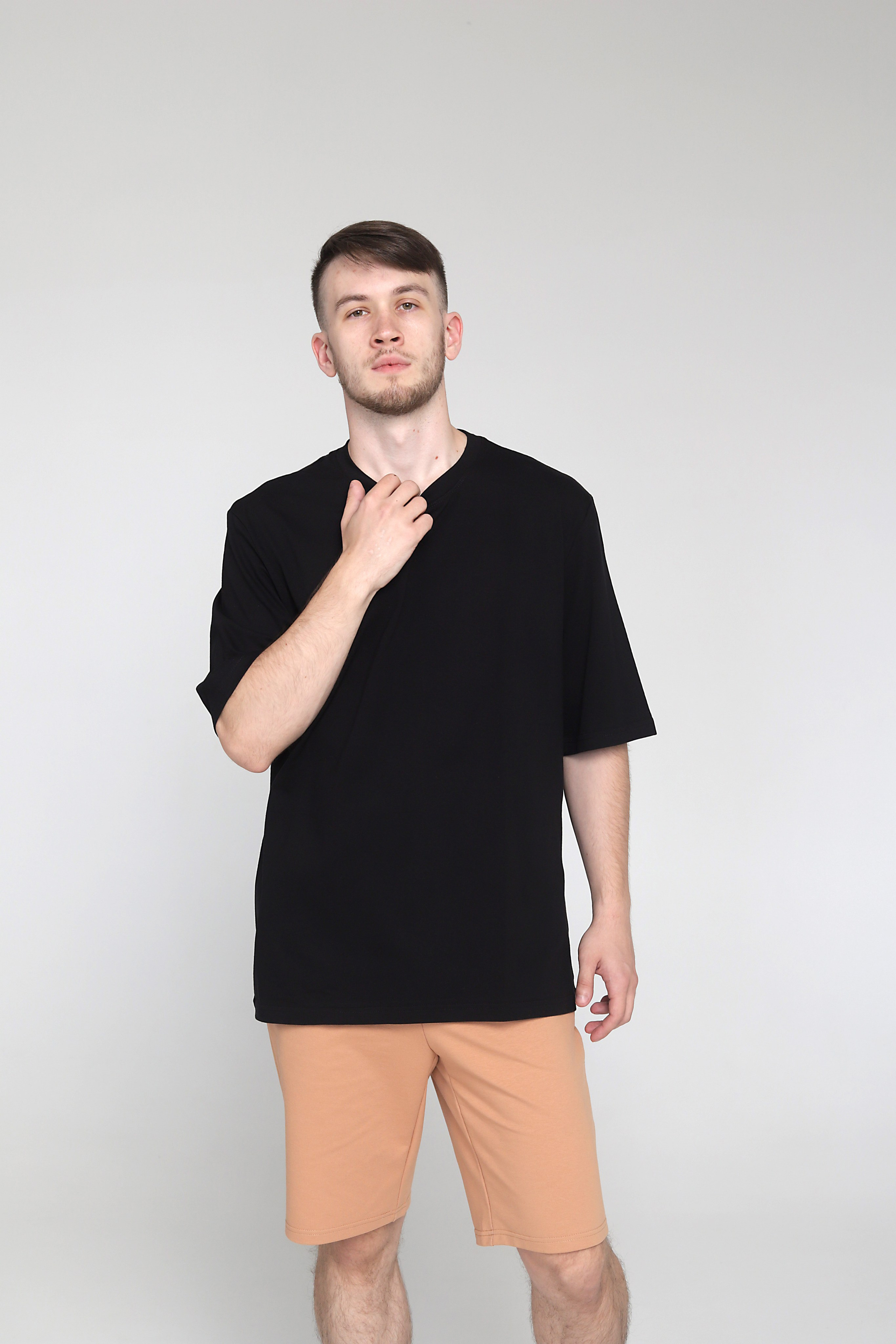 Илья, 179 см, 46-48 р-р. KED Production — продакшн из СПб. Создаём фото, видео и контент, который помогает брендам и селлерам продавать больше