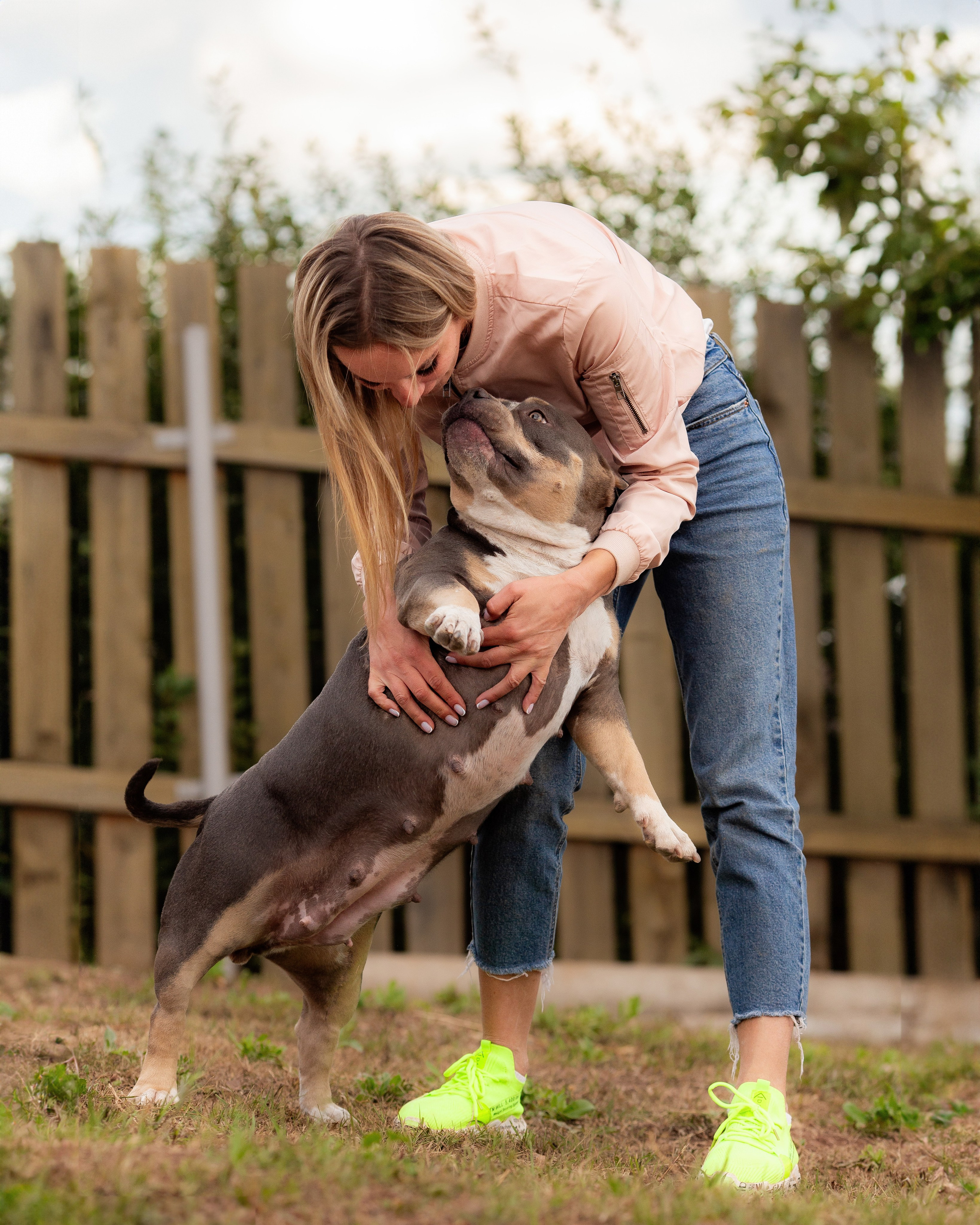 Наталья и булли. Фотограф Анималист в Перми Анастасия Остерман