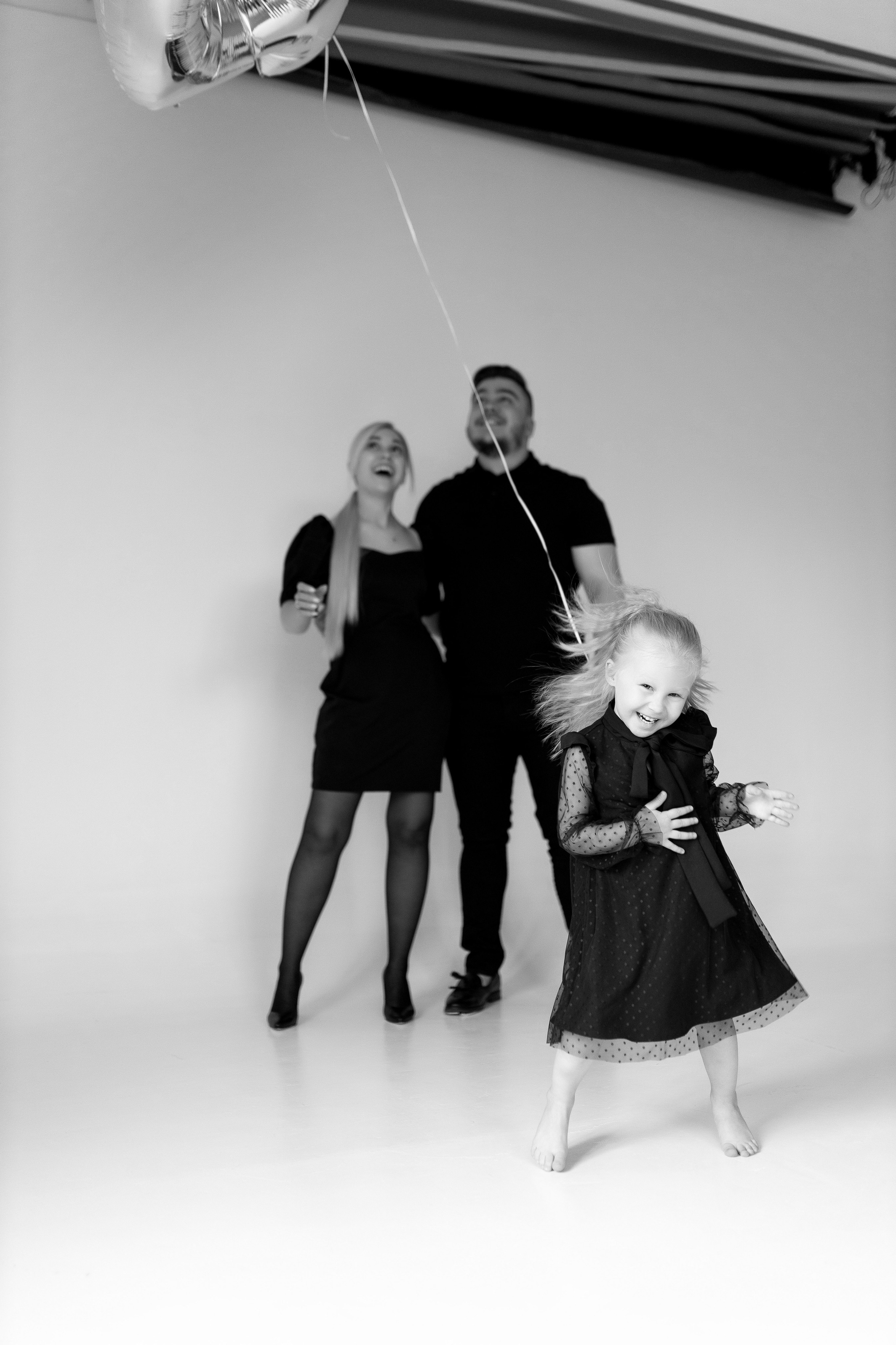 Семейная фотосессия монохром. Свадебный и семейный фотограф в Алматы Алексей Балышев