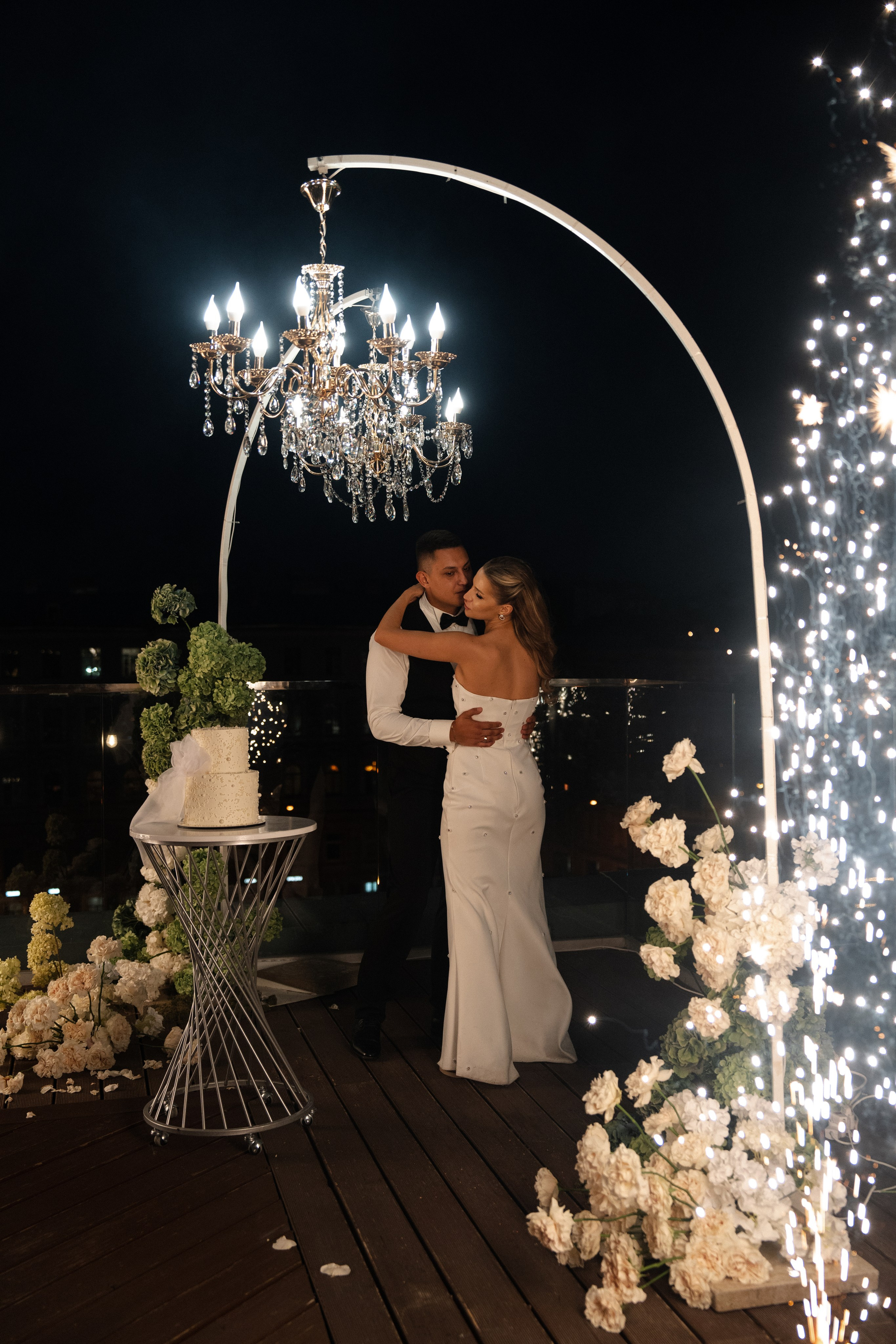 Виктория & Роман. Камерная городская свадьба в видовом ресторане в стиле современная классика. Свадебный фотограф организатор в Санкт-Петербурге Ассоль Опарина