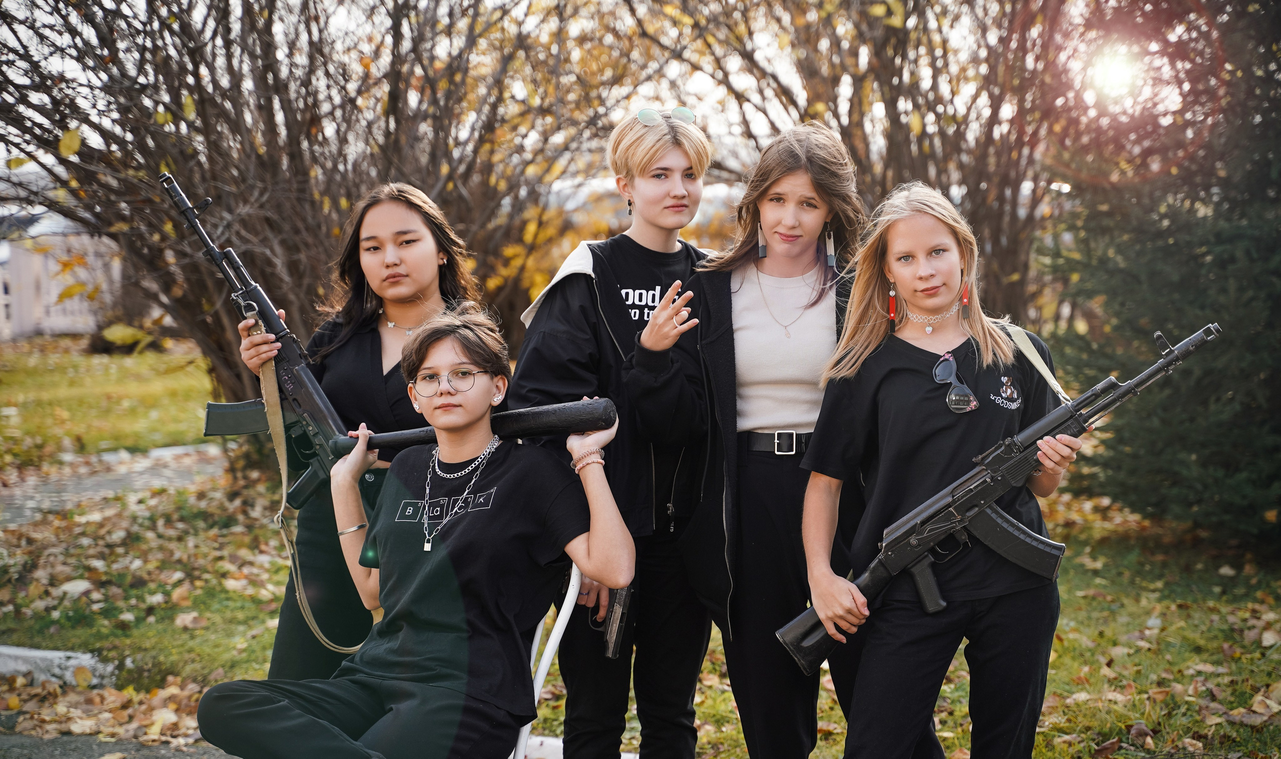 Выпускные альбомы для старшеклассников в Красноярске от AlbomKras 🎓✨. AlbomKras -выпускные альбомы Красноярска с авторским дизайном и качественной фотосъемкой! ⭐⭐⭐⭐⭐ 5.0