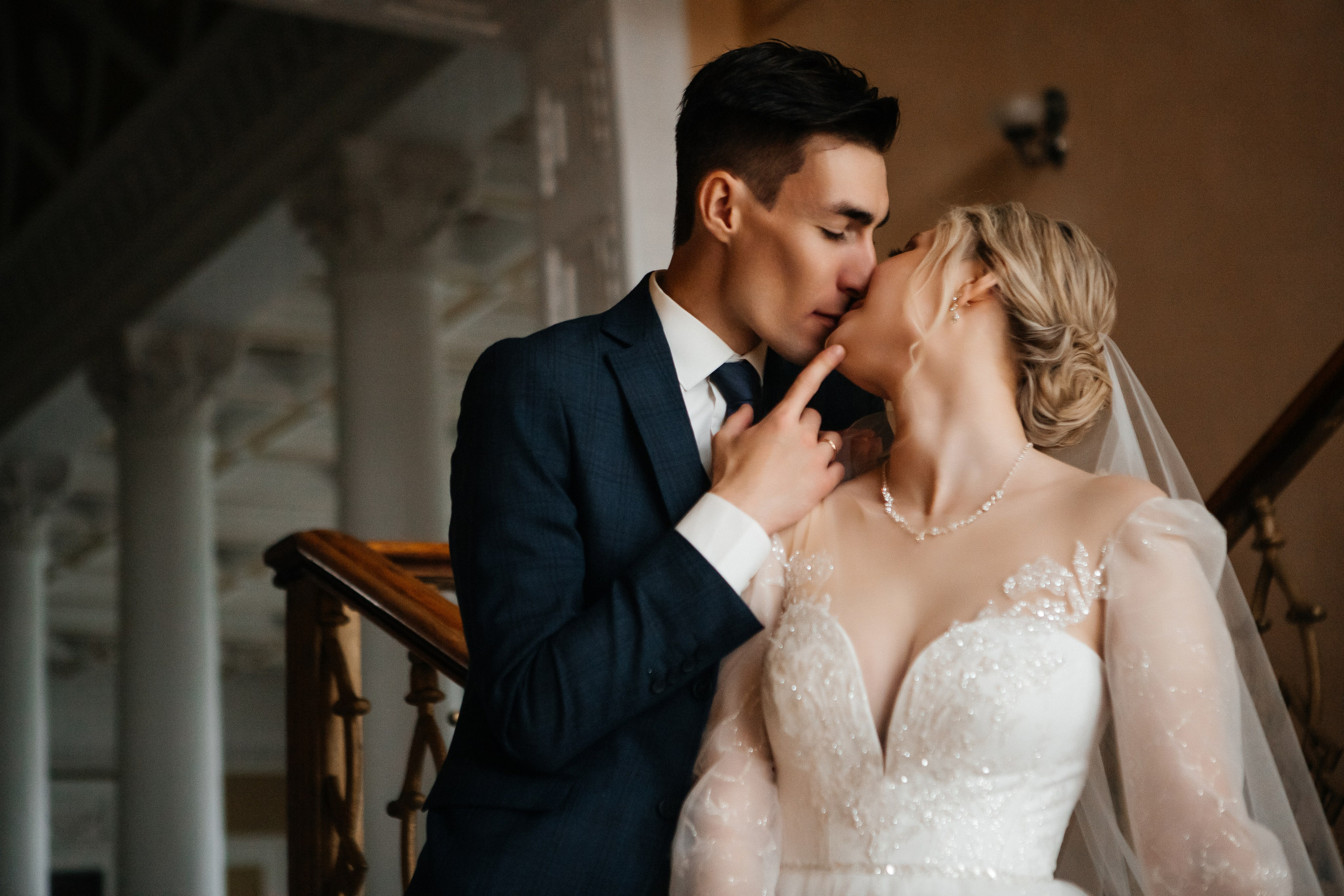 Евгения и Николай утренние сборы. Свадебный фотограф Виктория Чуйко Магнитогорск. Визуал для бизнеса