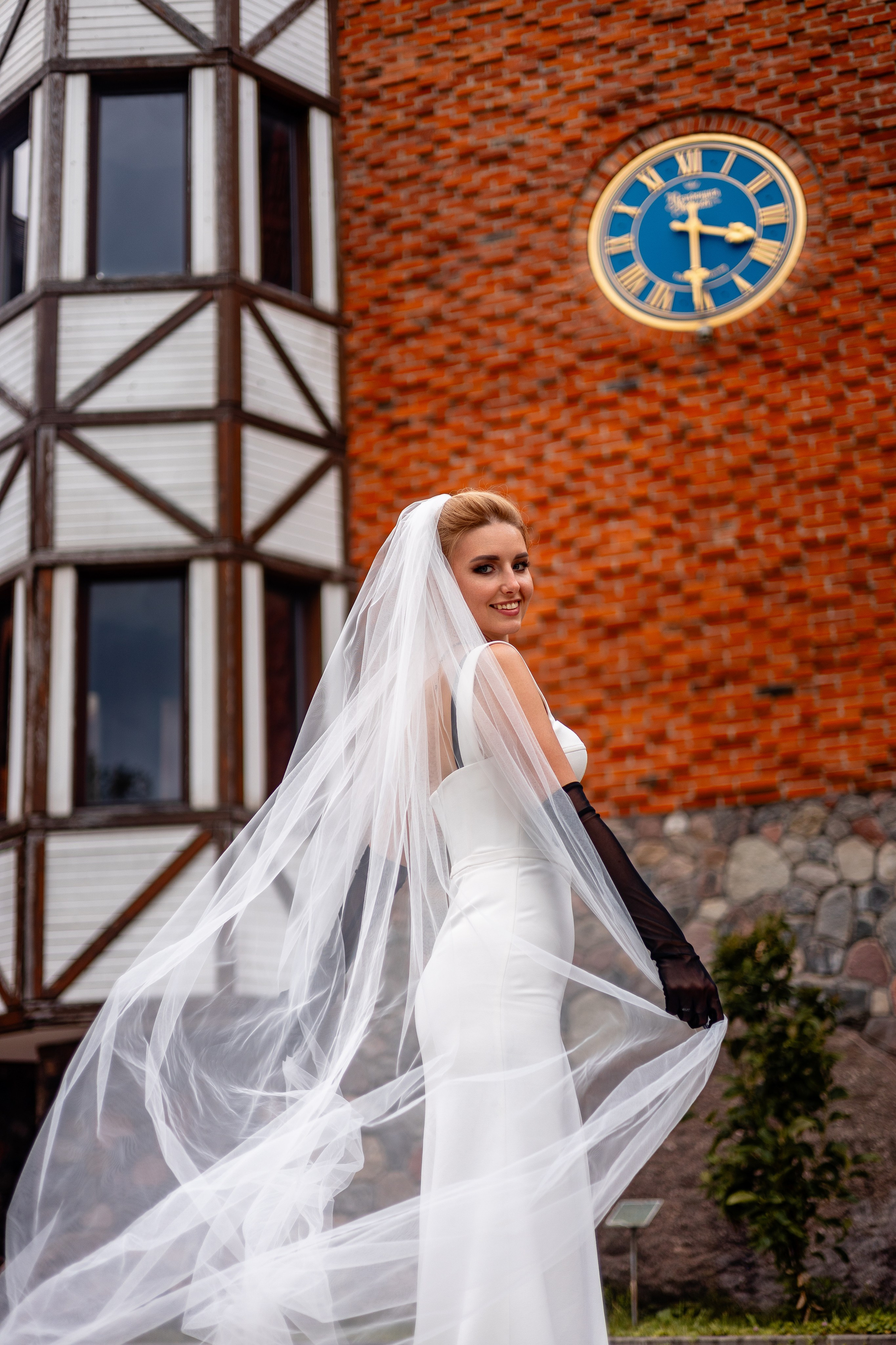 Евгений Саранцев, президент мотоклуба «Garage 13 MCC» и прекрасная Ирина. Фотограф Елена Медок Калининград