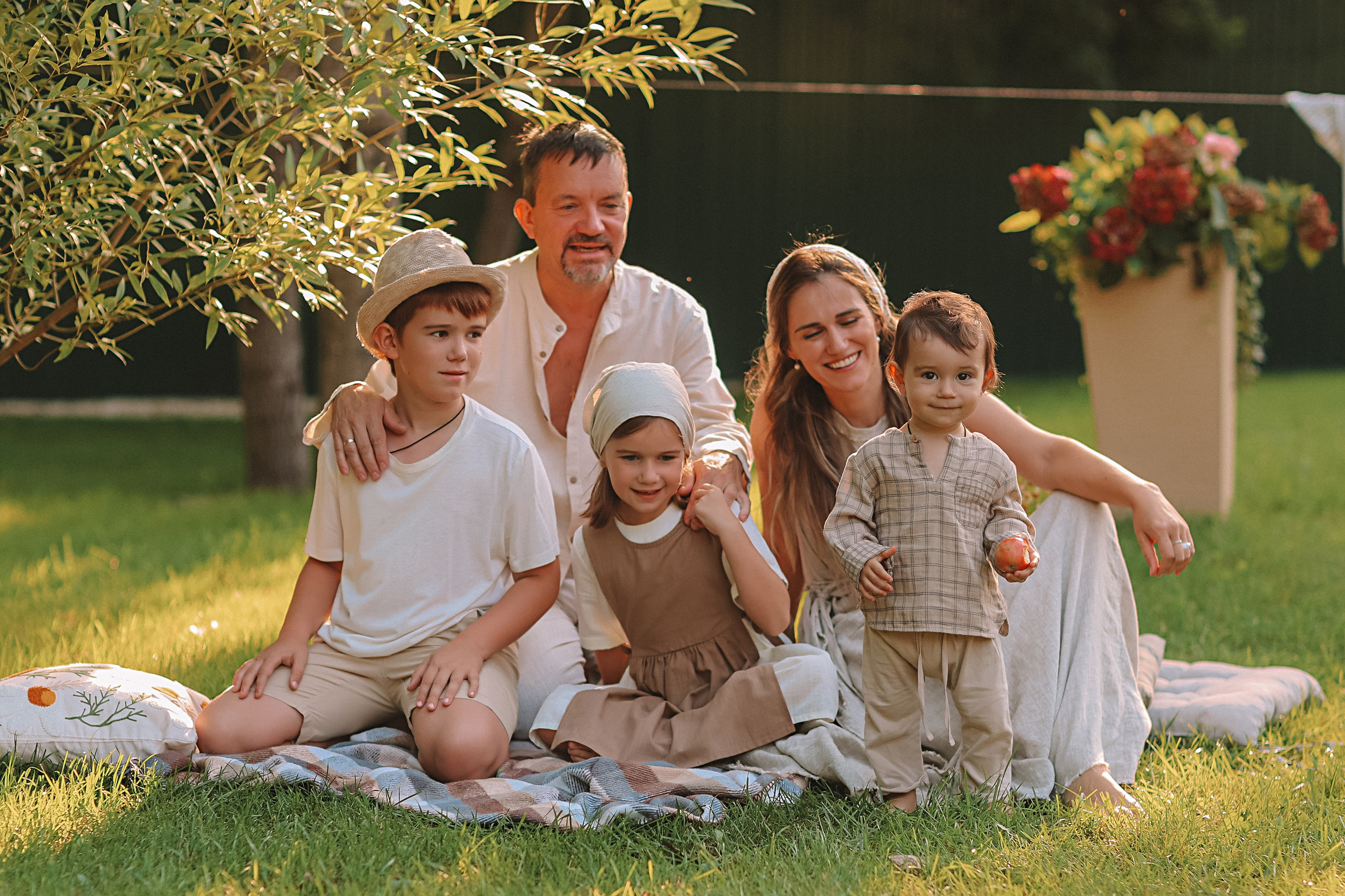Стирка у дома. Семейный фотограф Тюмень, фотограф на роды Салмина Мария