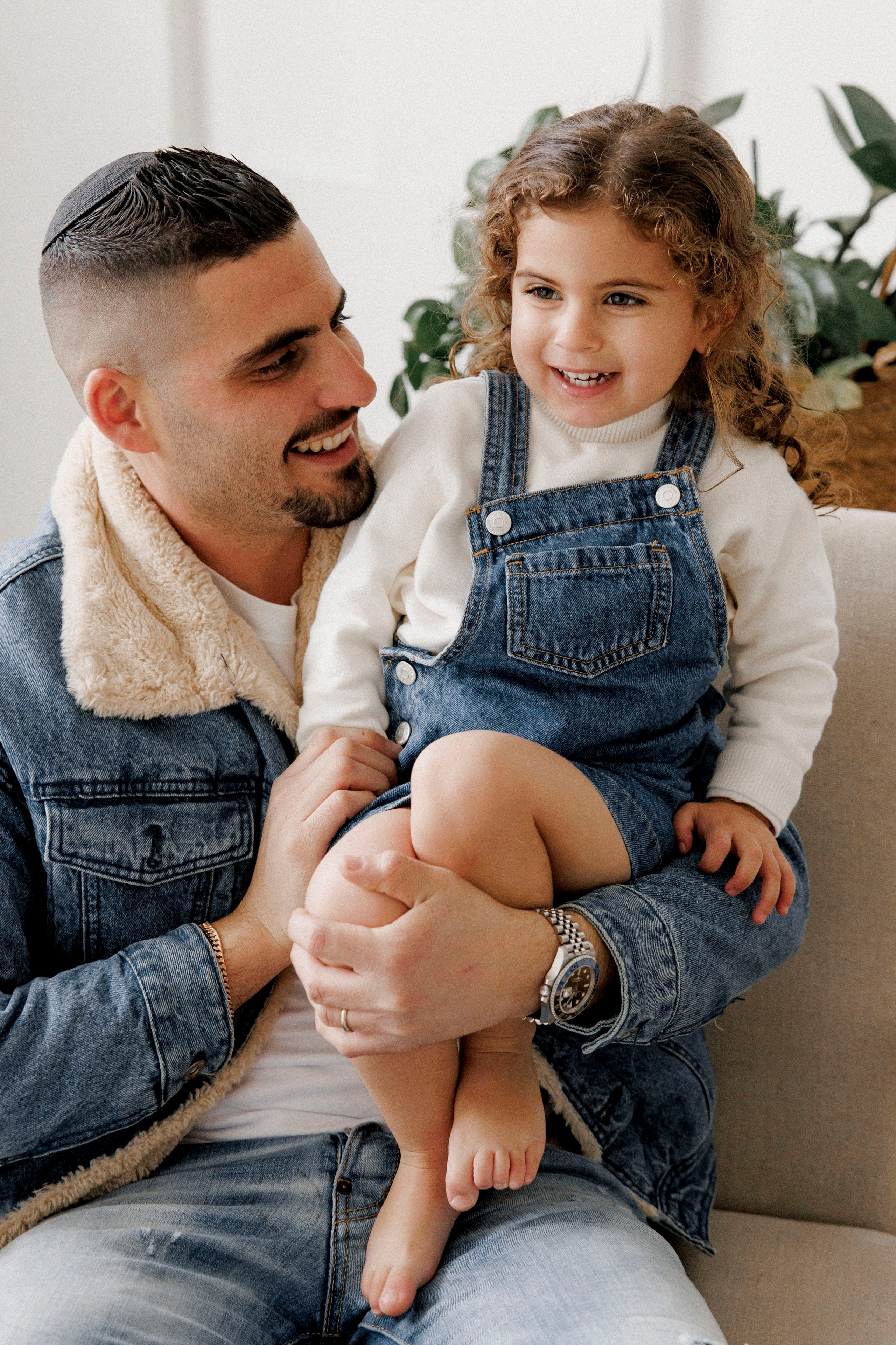 Family photoshoot in White Studio. Wedding and family photographer