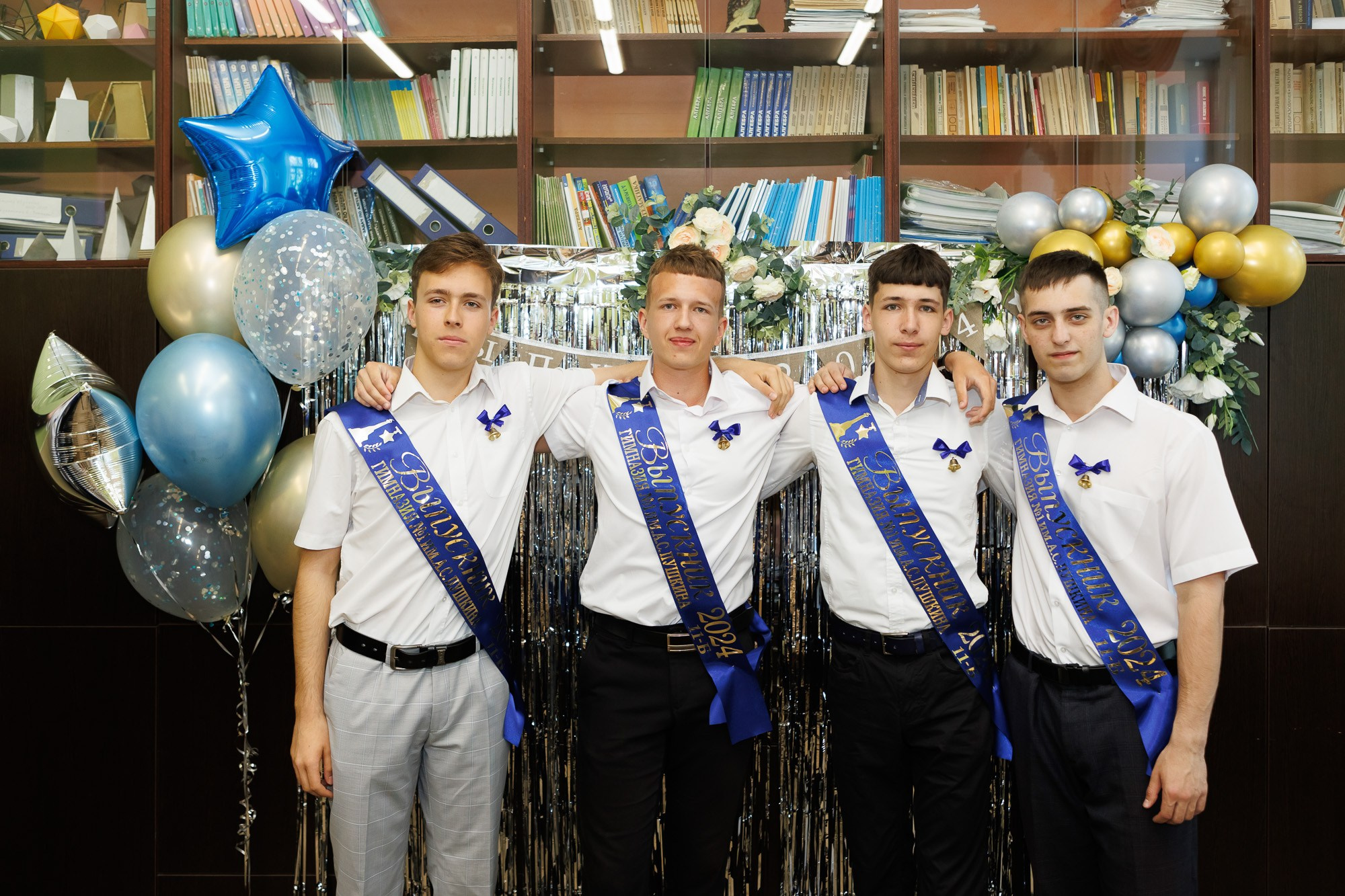 Последний звонок в Гимназии № 1, г. Севастополь. Свадебный фотограф, фотосъемка в Крыму, Севастополе, Симферополе, Ялте