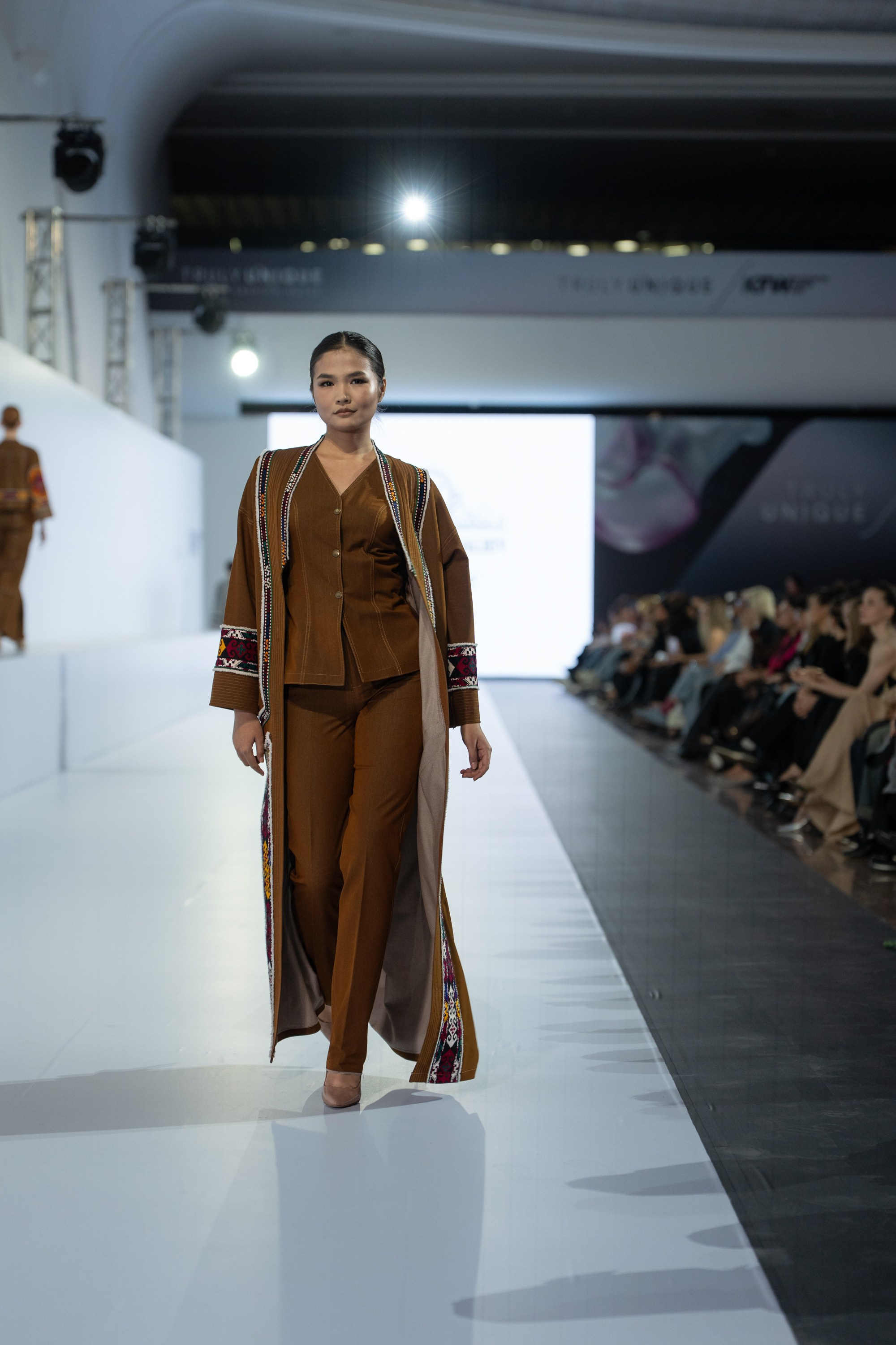 Umed Kuchkaliev. Сайт Алматинского НЮ АРТ, будуар и фэшн фотографа Дениса Карпенко